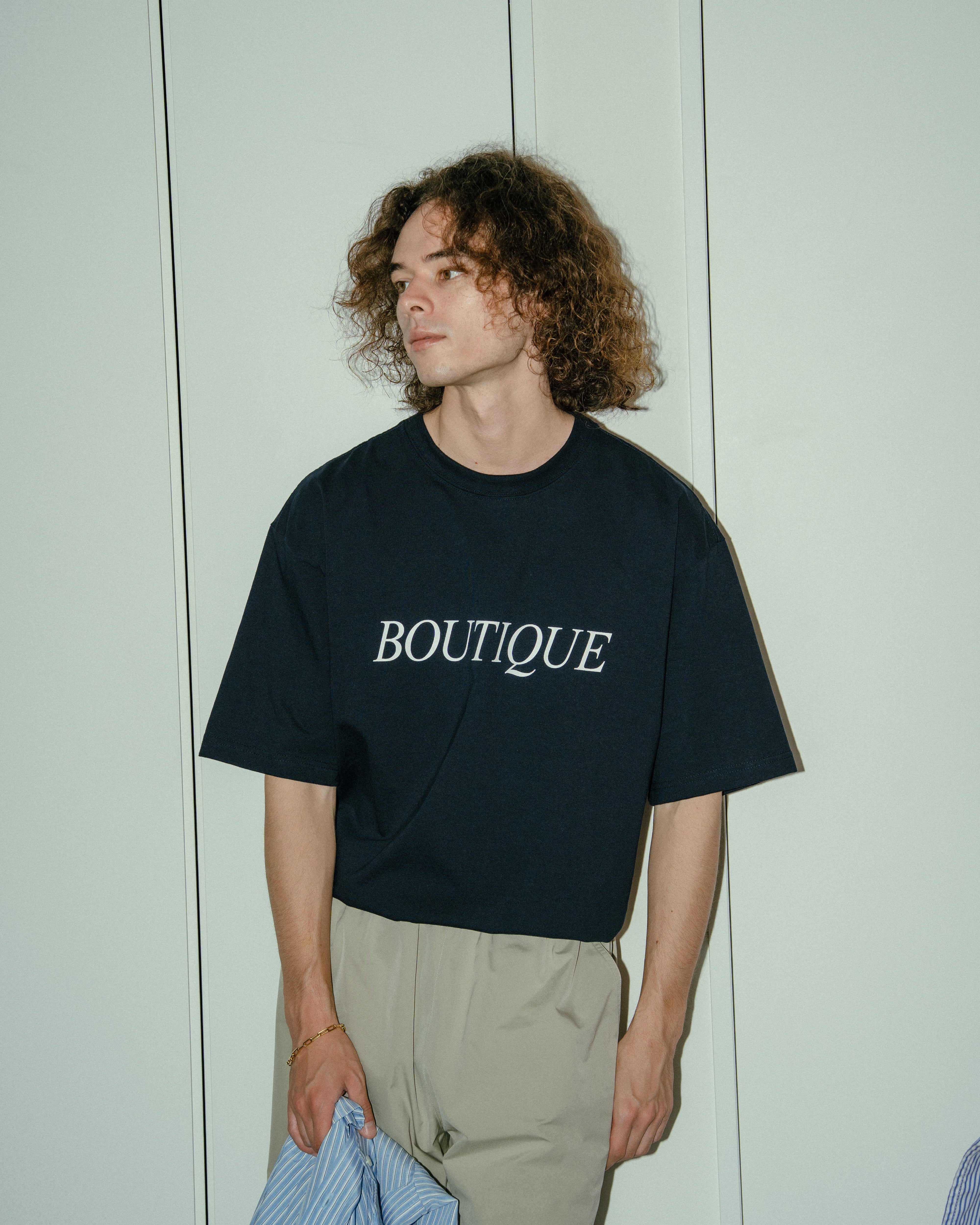 BOUTIQUE CLASSIC LOGO TEE NAVY(ブティッククラシックロゴTシャツネイビー)|ONLINE BOUTIQUE(オンラインブティック)