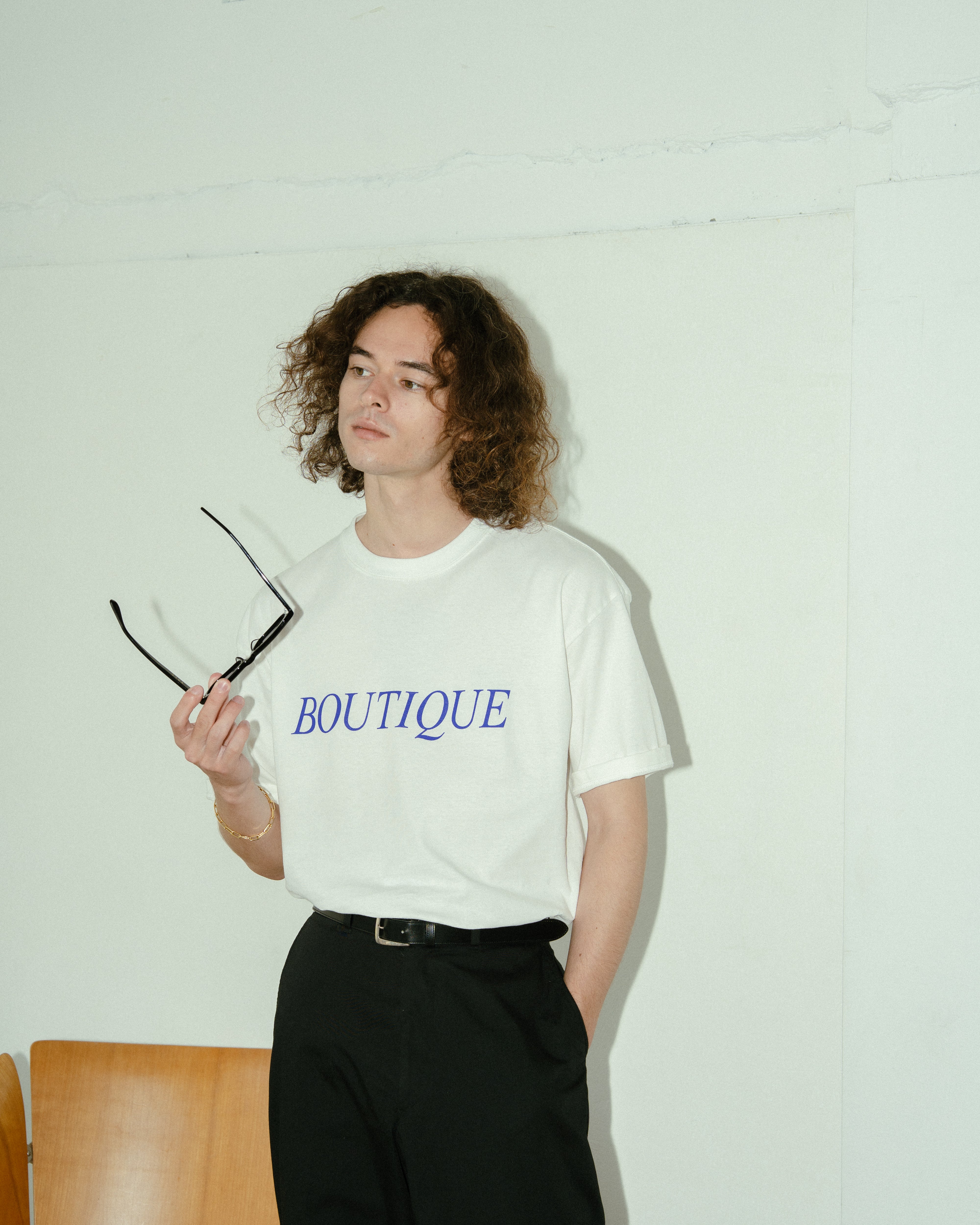 BOUTIQUE CLASSIC LOGO TEE WHITE(ブティッククラシックロゴTシャツホワイト)|ONLINE BOUTIQUE(オンラインブティック)