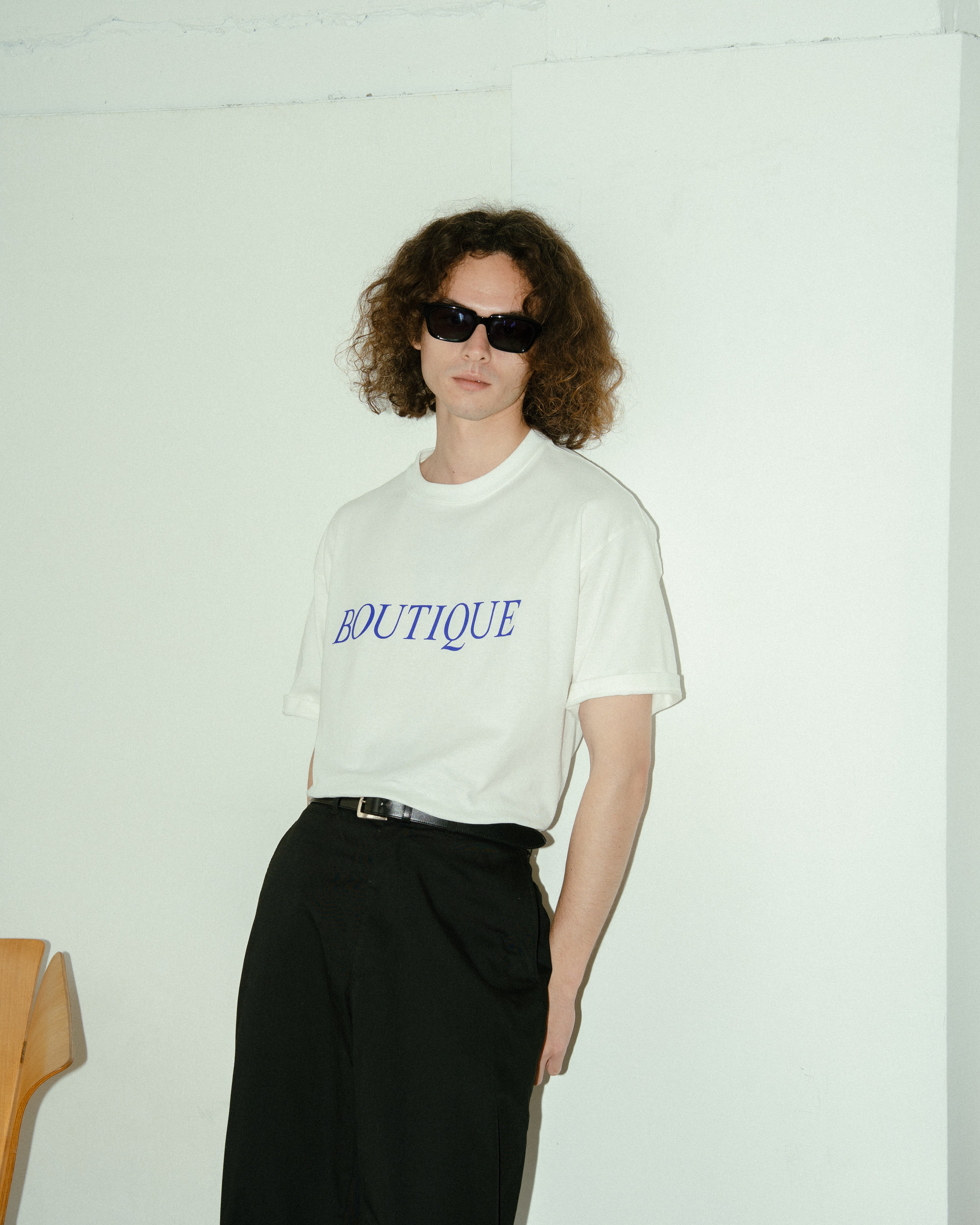 BOUTIQUE CLASSIC LOGO TEE WHITE(ブティッククラシックロゴTシャツホワイト)|ONLINE BOUTIQUE(オンラインブティック)