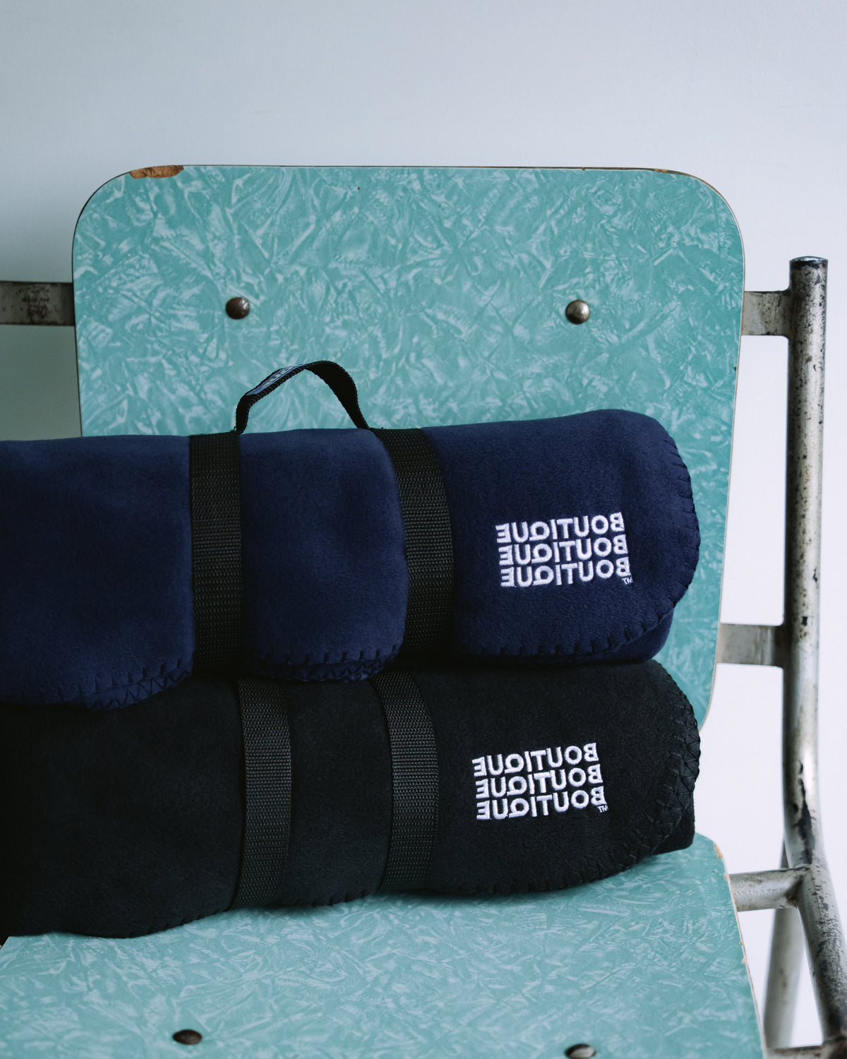 BOUTIQUE FLEECE BLANKET BLACK(ブティックフリースブランケットブラック)|ONLINE BOUTIQUE(オンラインブティック)