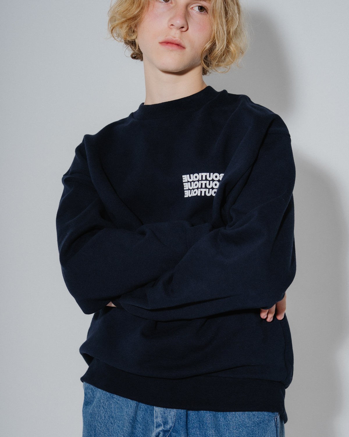BOUTIQUE CREW NECK SWEAT NAVY(ブティッククルーネックスウェットネイビー)|ONLINE BOUTIQUE(オンラインブティック)