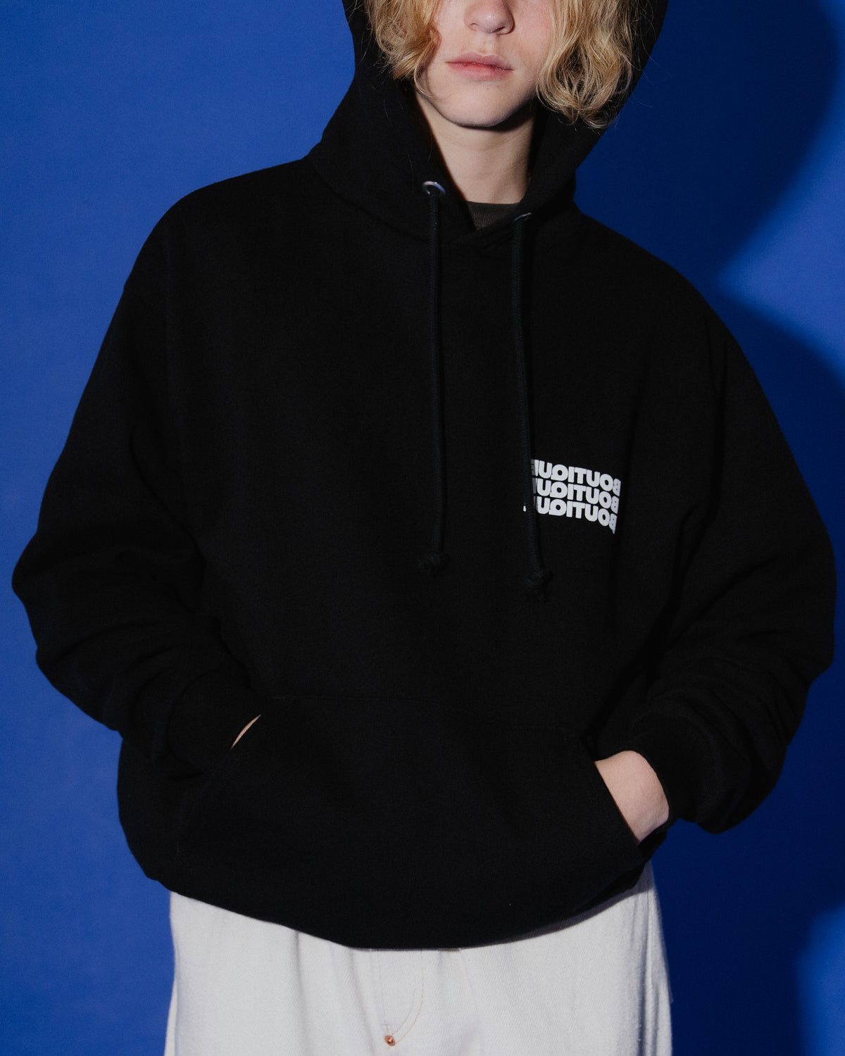 BOUTIQUE PULLOVER HOODIE BLACK(ブティックプルオーバーフーディーブラック)|ONLINE BOUTIQUE(オンラインブティック)