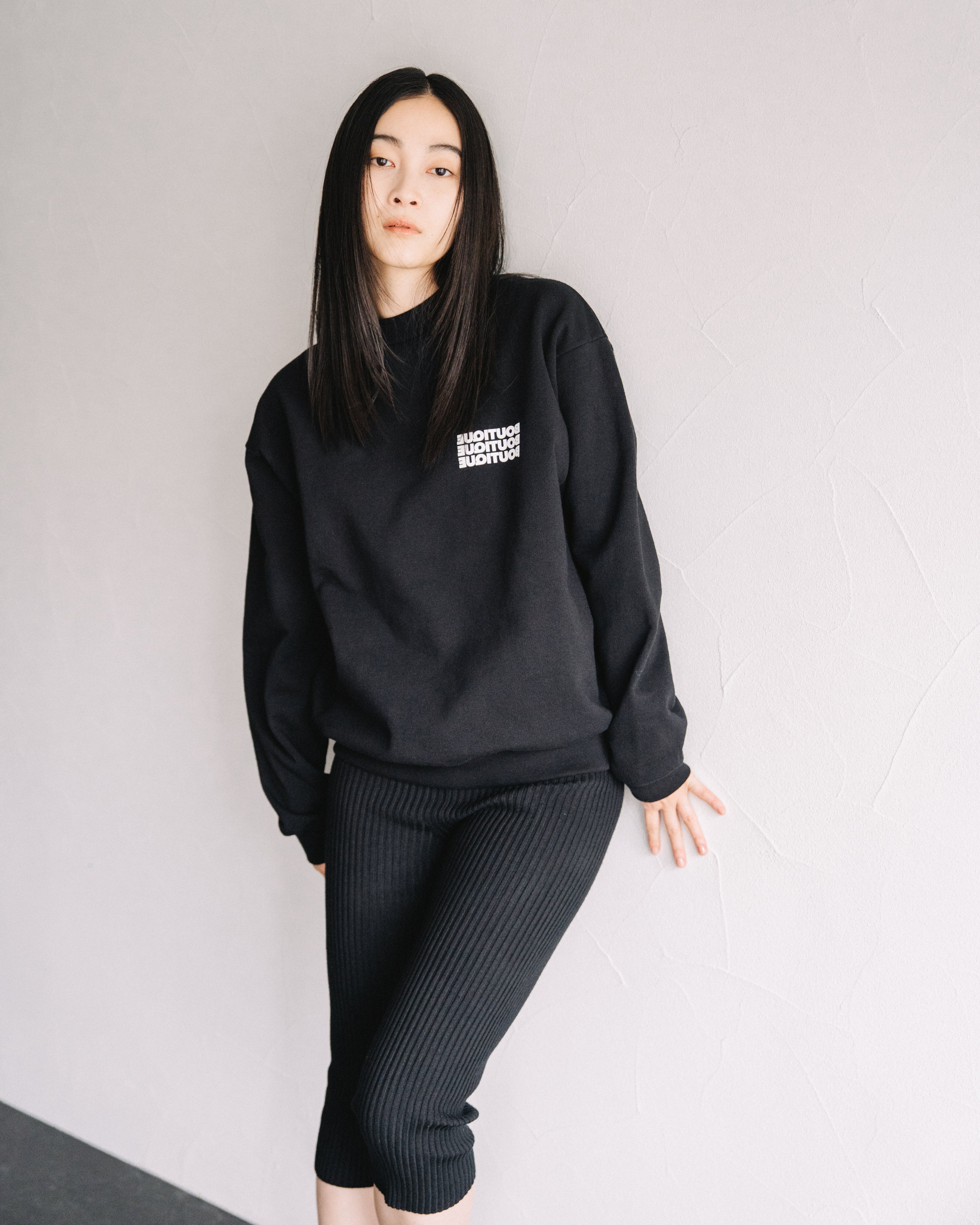 BOUTIQUE CREW NECK SWEAT BLACK(ブティッククルーネックスウェットブラック)|ONLINE BOUTIQUE(オンラインブティック)