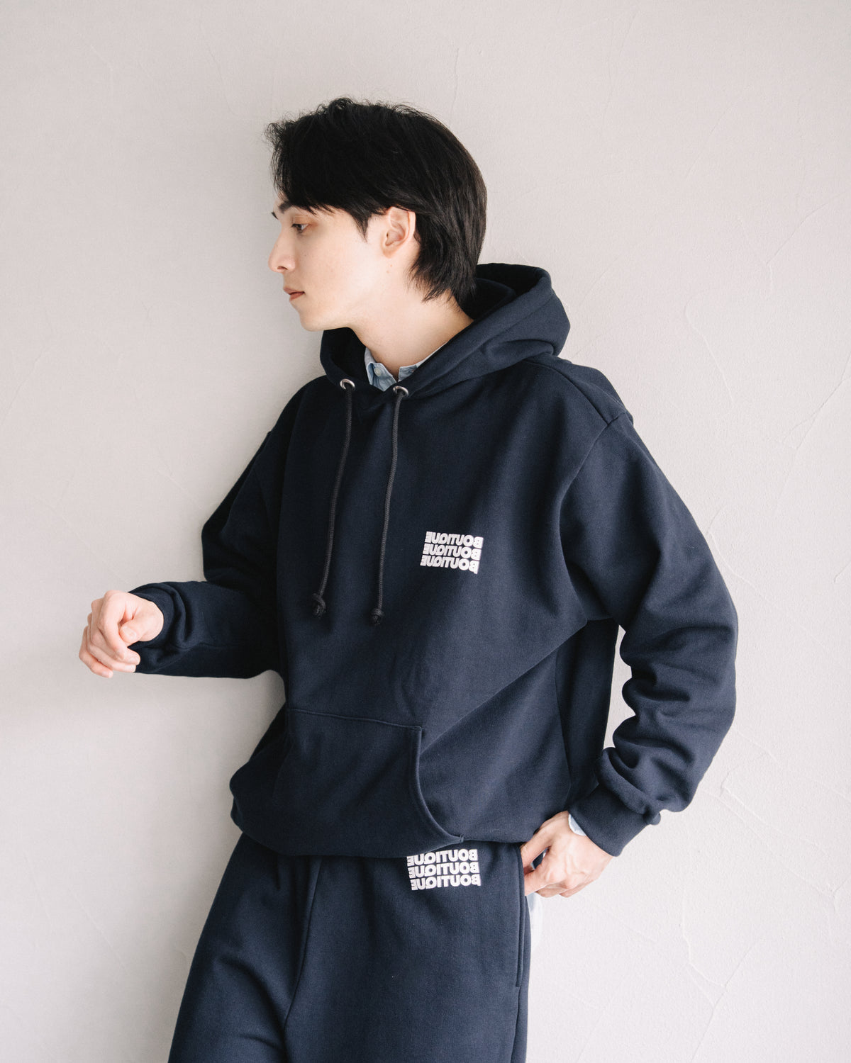 BOUTIQUE PULLOVER HOODIE NAVY(ブティックプルオーバーフーディーネイビー)|ONLINE BOUTIQUE(オンラインブティック)