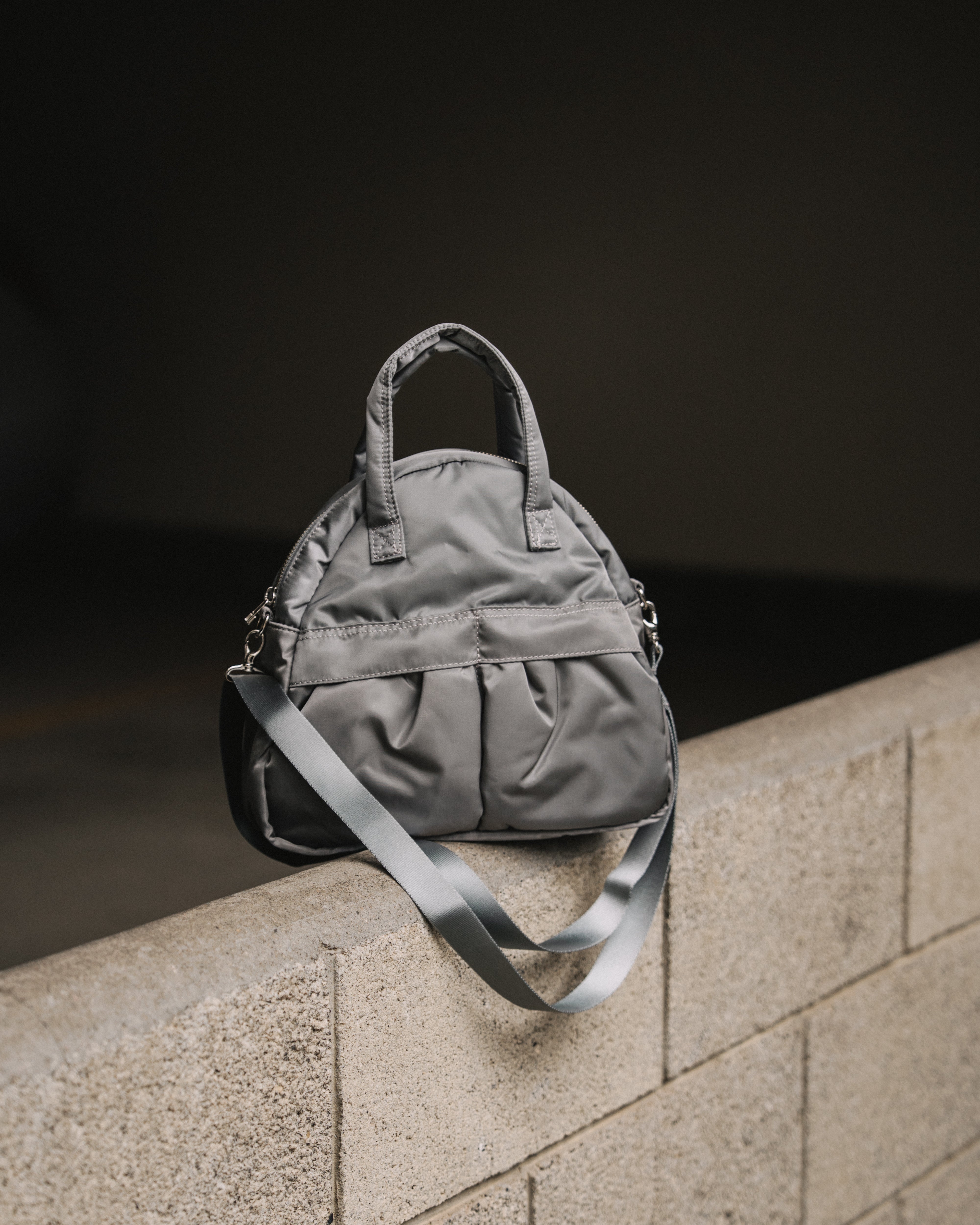 NEWBOOK HANG OUT TRIANGLE GREY（ニューブックハングアウトトライアングルグレー）｜ONLINE BOUTIQUE（オンラインブティック）