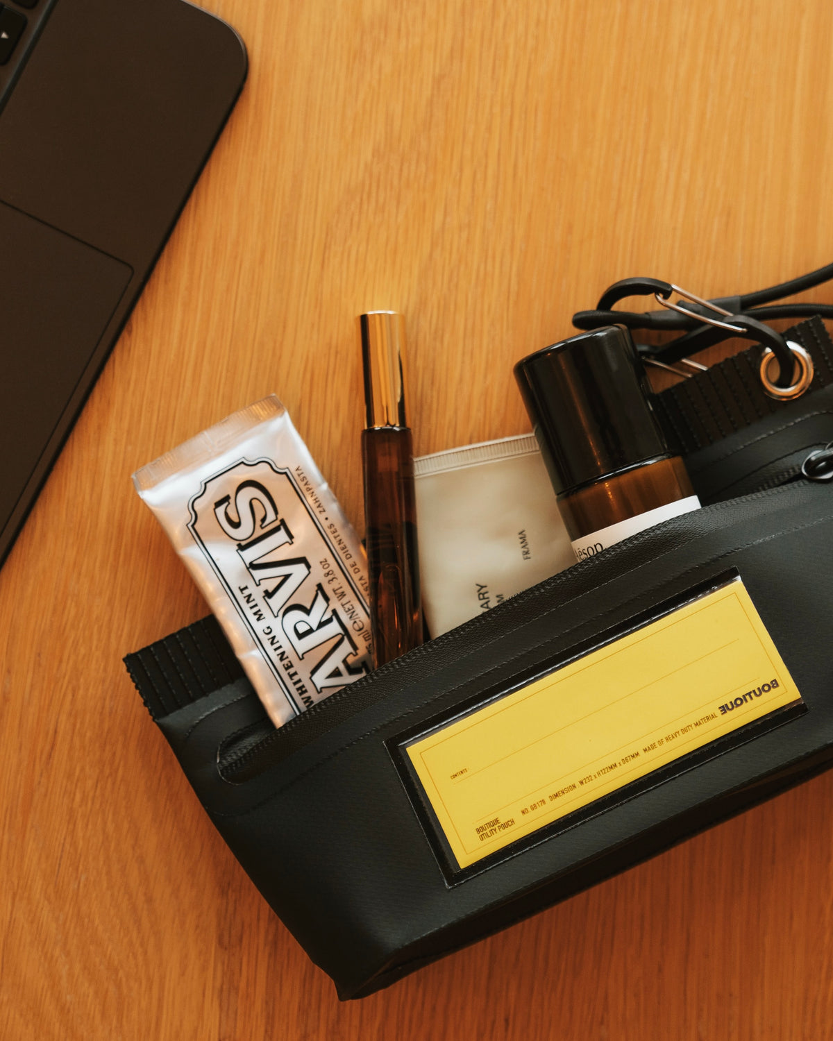 BOUTIQUE UTILITY POUCH & BIC PEN BLACK（ブティックユーティリティポーチ&ビックペンブラック）｜ONLINE BOUTIQUE（オンラインブティック）
