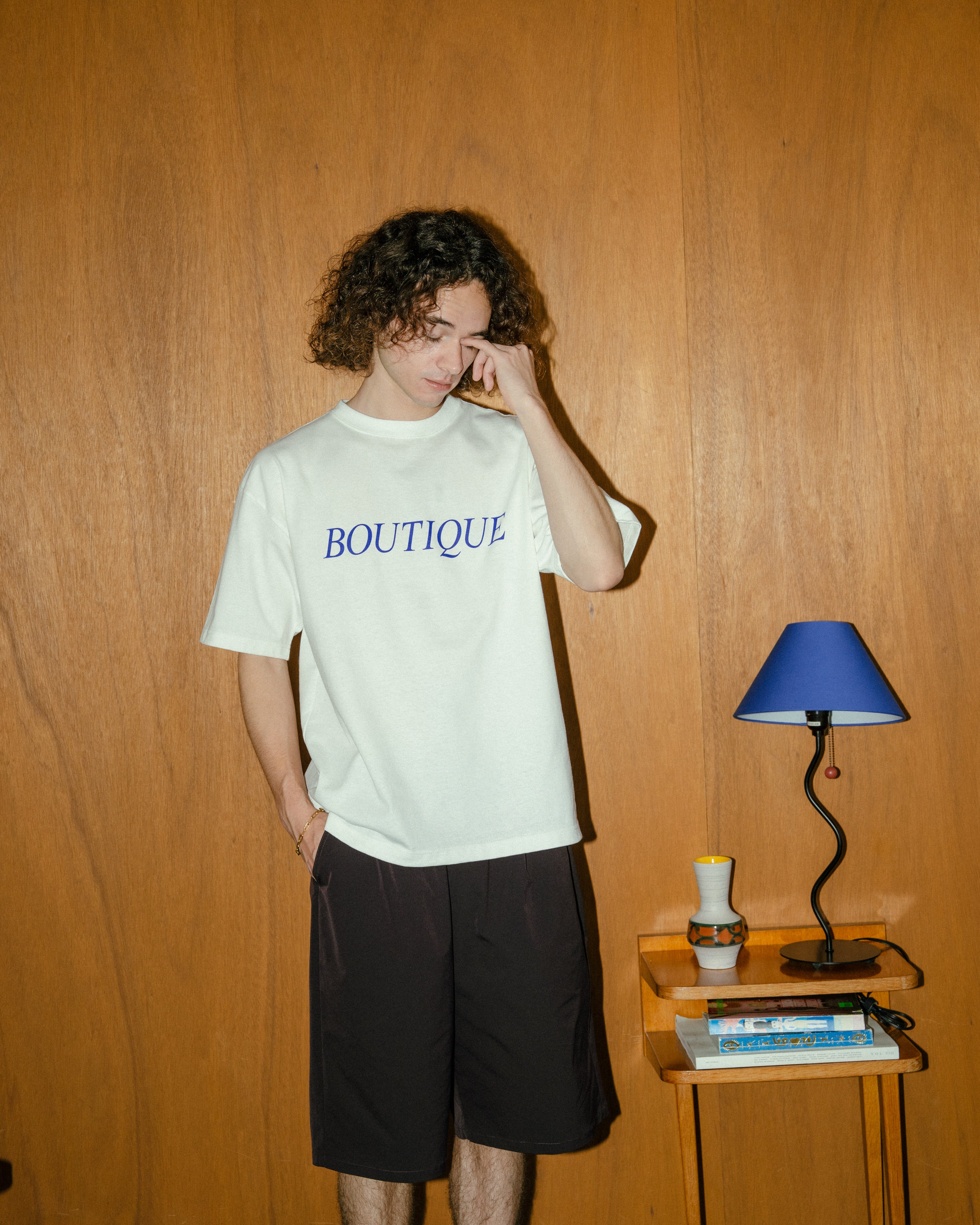 BOUTIQUE CLASSIC LOGO TEE WHITE（ブティッククラシックロゴTシャツホワイト）｜ONLINE BOUTIQUE（オンラインブティック）