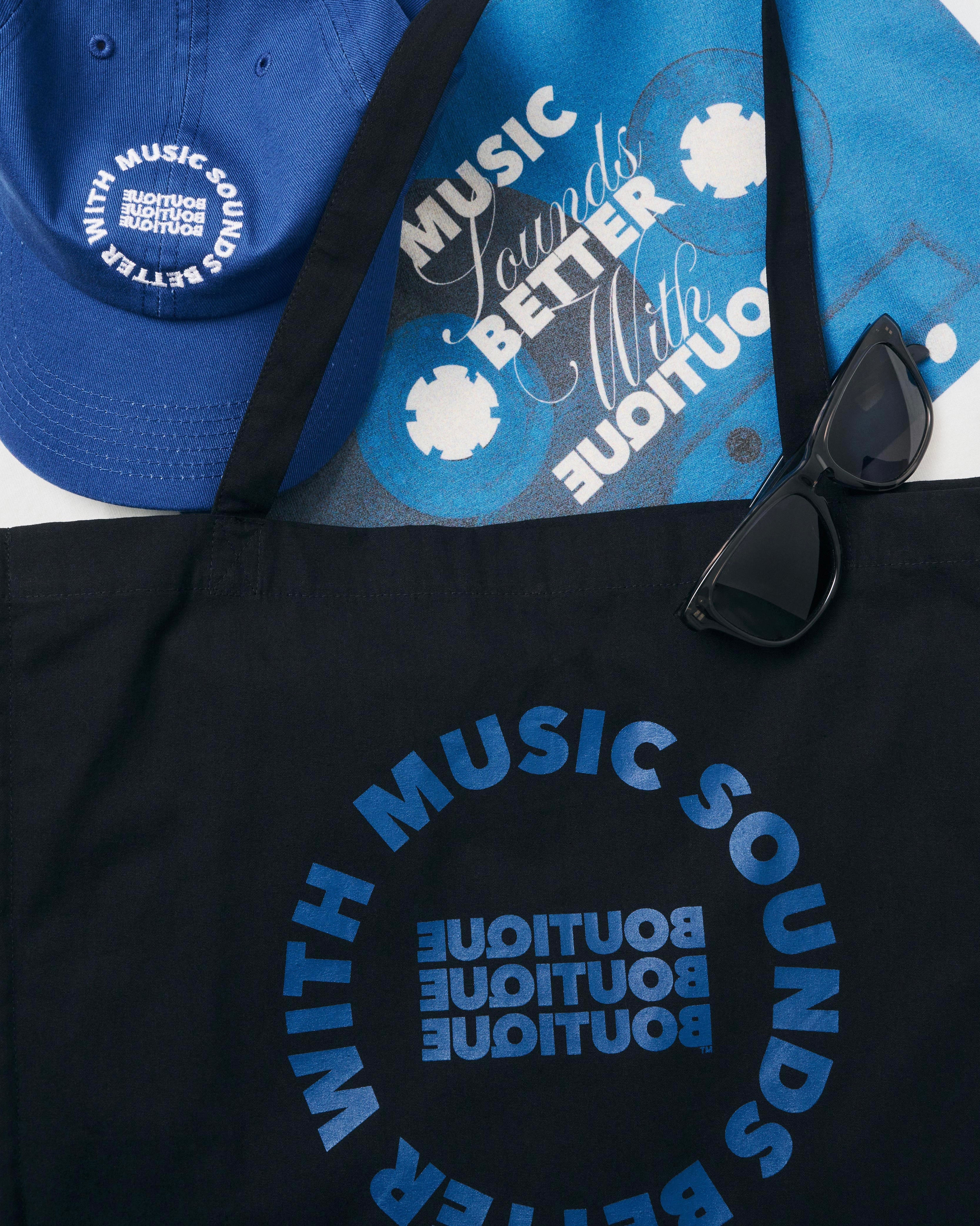 MUSIC SOUNDS BETTER WITH BOUTIQUE TOTE BAG BLACK（ミュージックサウンドベターウィズブティックトートバッグブラック）｜ONLINE BOUTIQUE（オンラインブティック）