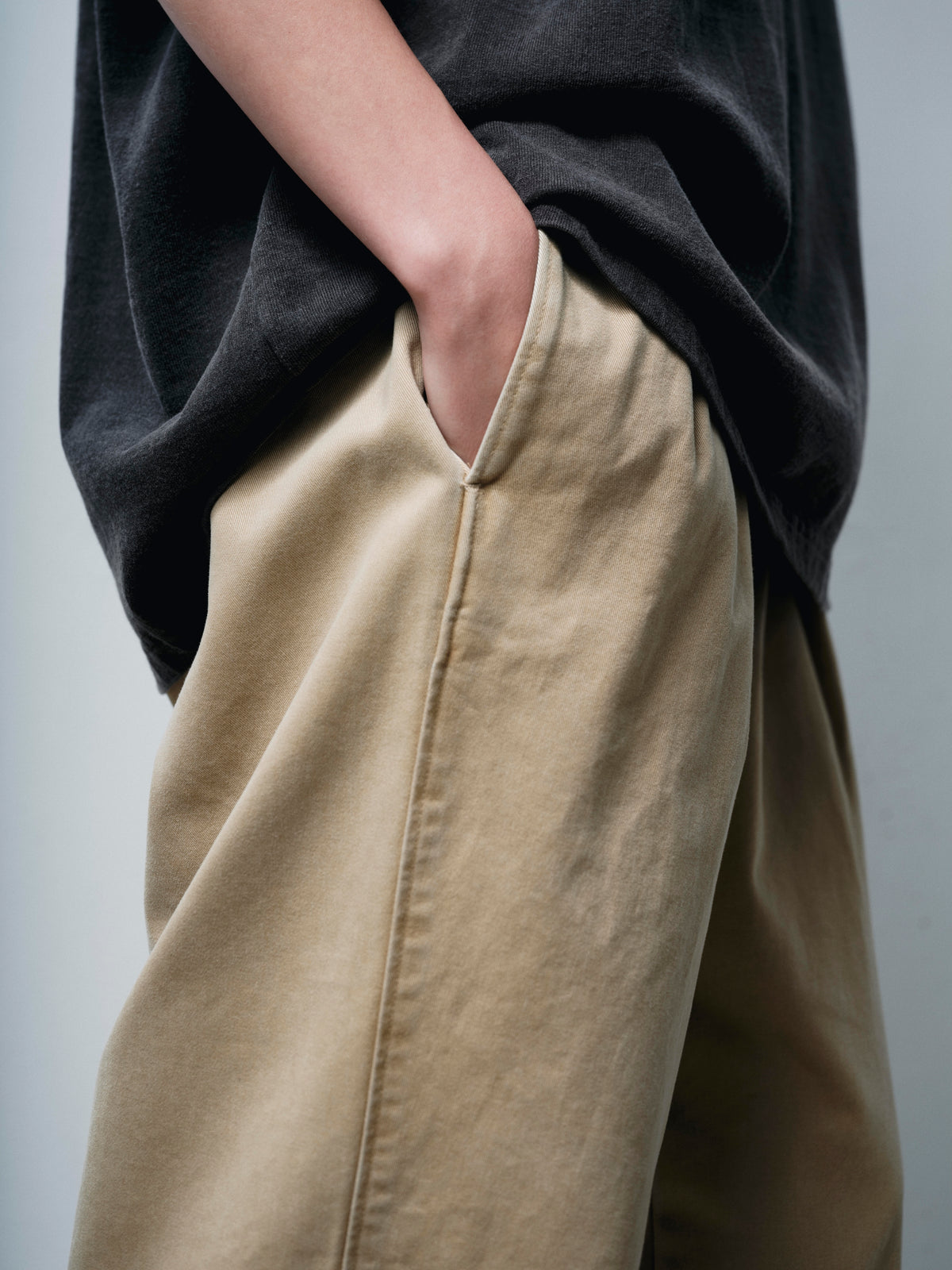 FOUNDOUR COTTON WIDE TUCK CHINOS BEIGE（ファウンダコットンワイドタックチノベージュ）｜ONLINE BOUTIQUE（オンラインブティック）
