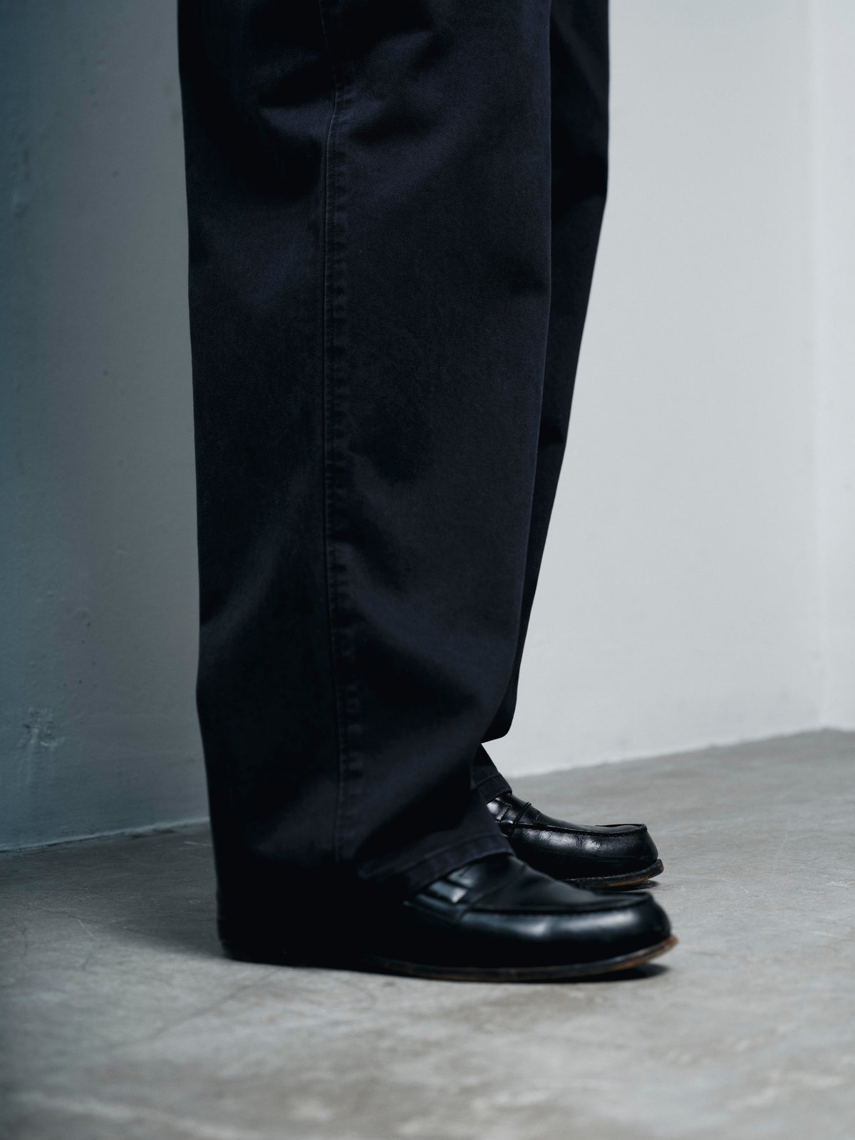 FOUNDOUR COTTON WIDE TUCK CHINOS BLACK（ファウンダコットンワイドチノブラック）｜ONLINE BOUTIQUE（オンラインブティック）
