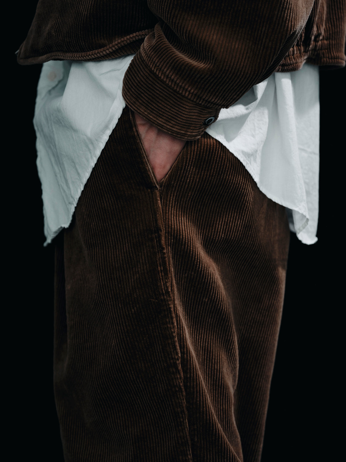 FOUNDOUR COTTON CORDUROY WIDE TUCK TROUSERS BROWN（ファウンダコットンコーデュロイワイドタックトラウザーブラウン）｜ONLINE BOUTIQUE（オンラインブティック）