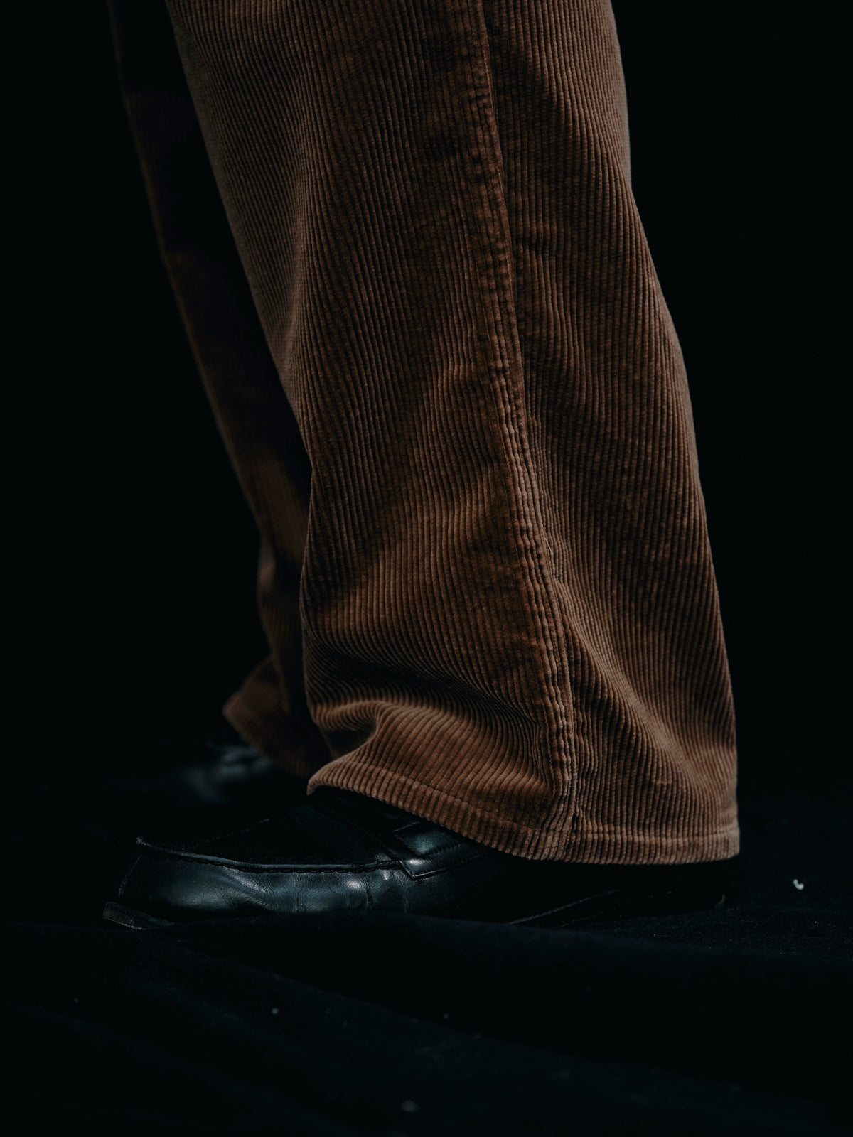 FOUNDOUR COTTON CORDUROY WIDE TUCK TROUSERS BROWN（ファウンダコットンコーデュロイワイドタックトラウザーブラウン）｜ONLINE BOUTIQUE（オンラインブティック）