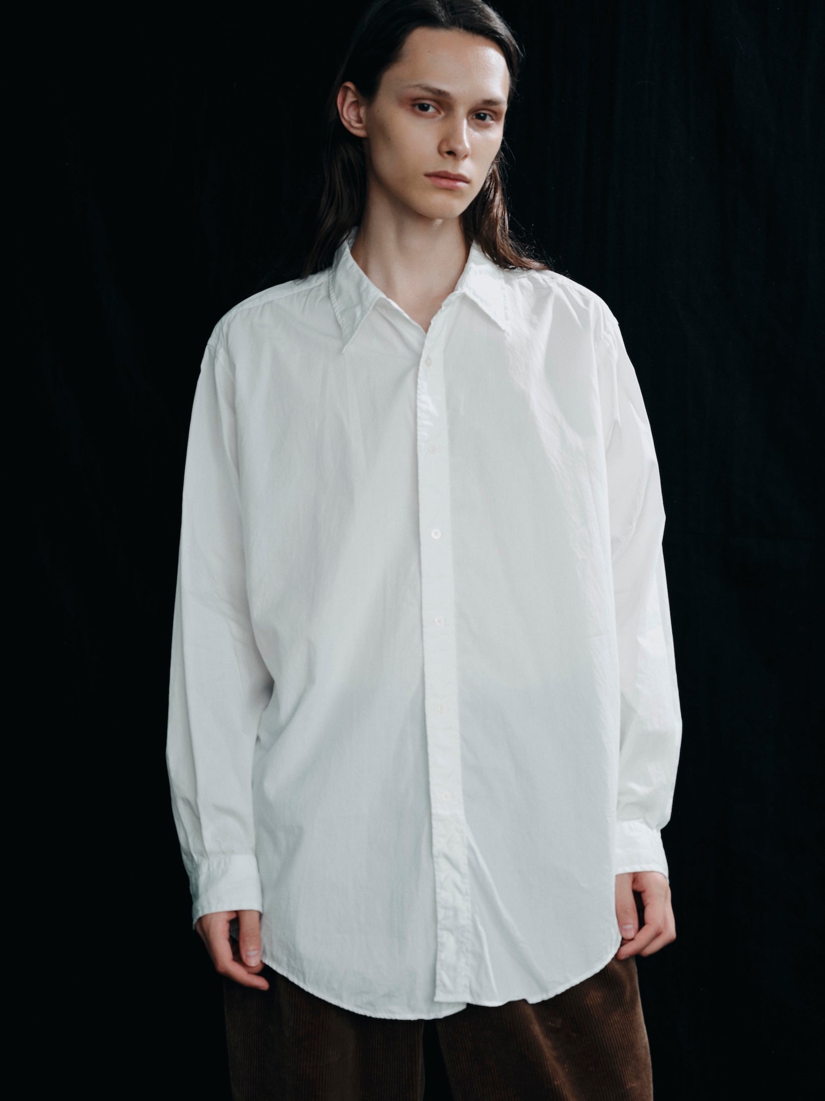 FOUNDOUR COTTON BROAD REGULAR COLLAR SHIRT WHITE（ファウンダコットンブロードレギュラーカラーシャツホワイト）｜ONLINE BOUTIQUE（オンラインブティック）