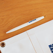 BOUTIQUE UTILITY POUCH & BIC PEN WHITE（ブティックユーティリティポーチ&ビックペンホワイト）｜ONLINE BOUTIQUE（オンラインブティック）