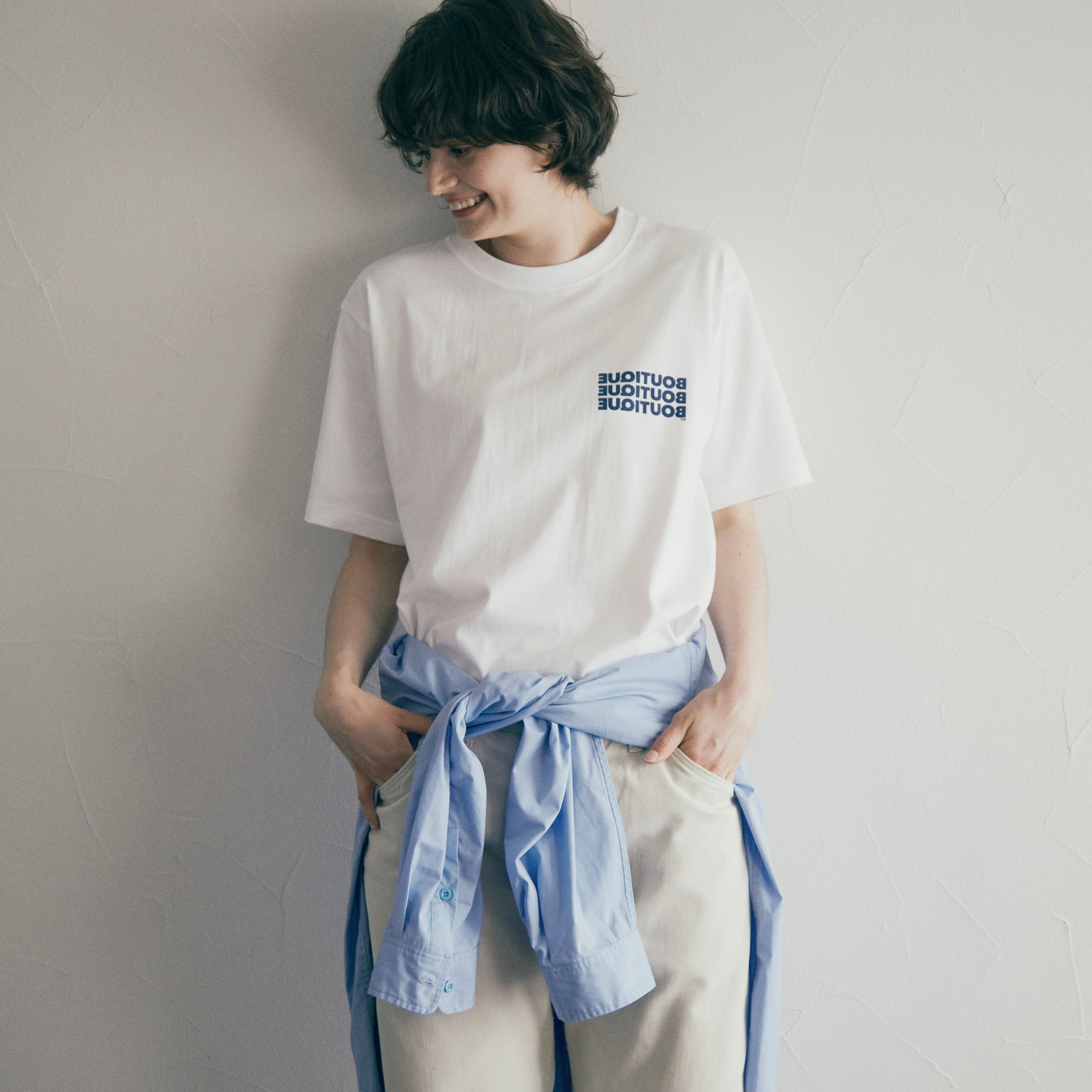 BOUTIQUE TEE WHITE & BLUE