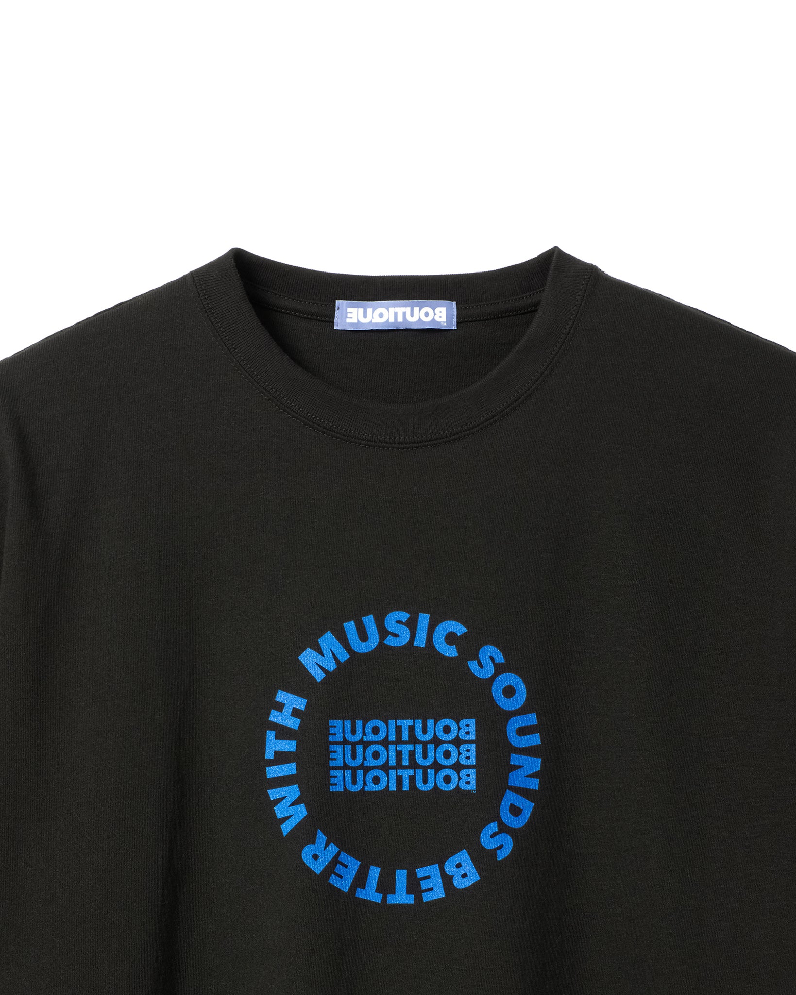 MUSIC SOUNDS BETTER WITH BOUTIQUE TEE BLACK（ミュージックサウンドベターウィズブティックTシャツブラック）｜ONLINE BOUTIQUE（オンラインブティック）