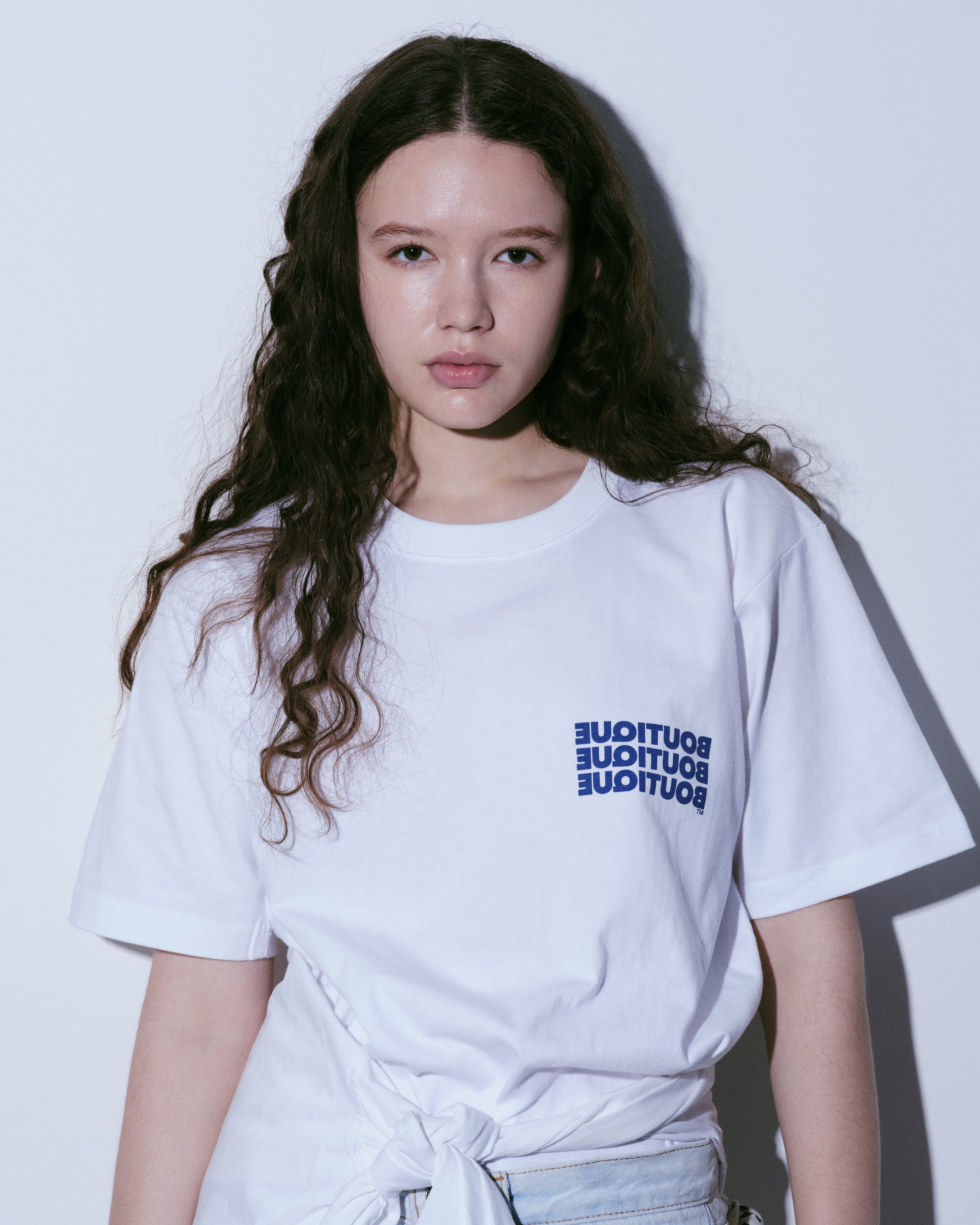 BOUTIQUE TEE WHITE & BLUE （ブティックTシャツホワイト＆ブルー）｜ONLINE BOUTIQUEオンラインブティック）