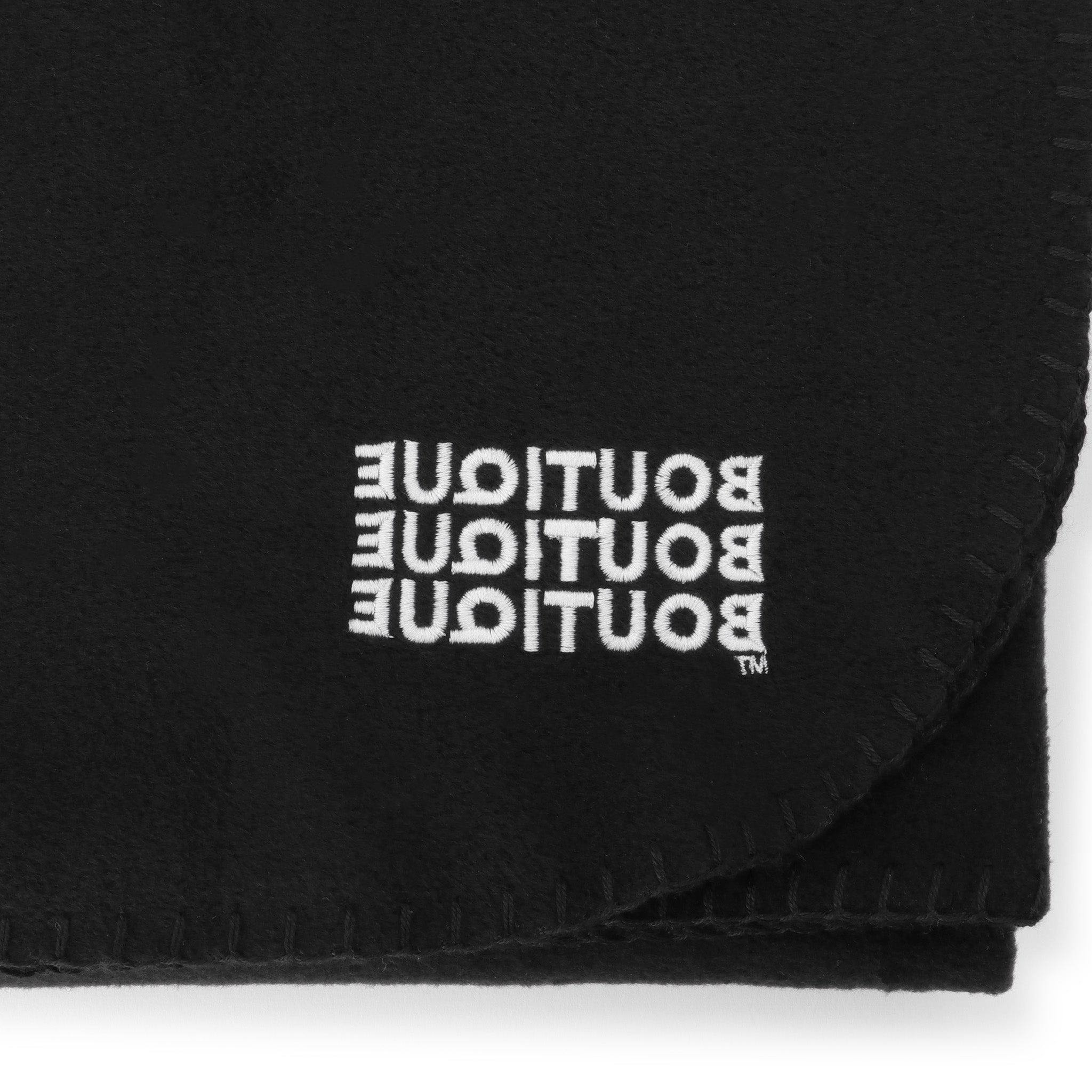 BOUTIQUE FLEECE BLANKET BLACK（ブティックフリースブランケットブラック）｜ONLINE BOUTIQUE（オンラインブティック）
