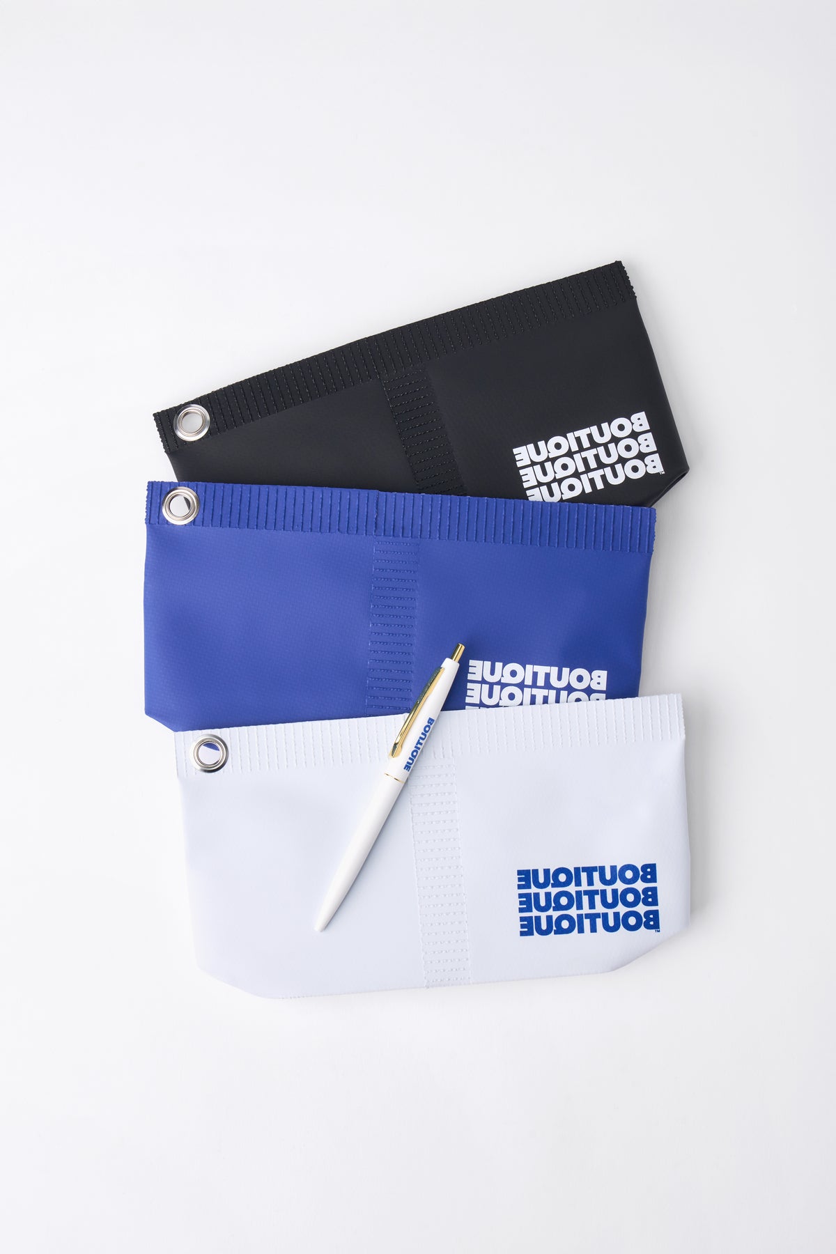 BOUTIQUE UTILITY POUCH & BIC PEN WHITE（ブティックユーティリティポーチ&ビックペンホワイト）｜ONLINE BOUTIQUE（オンラインブティック）