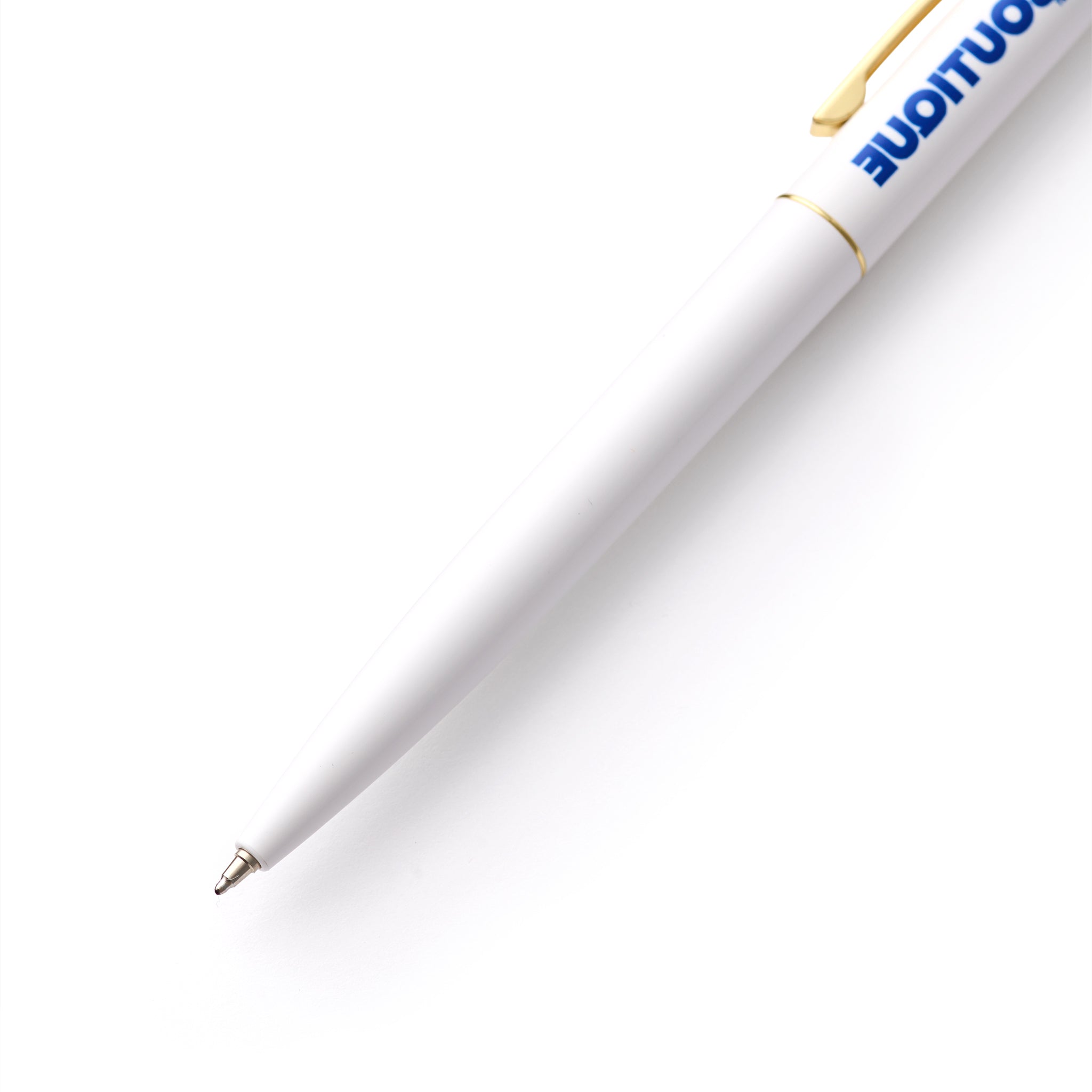BOUTIQUE UTILITY POUCH & BIC PEN WHITE（ブティックユーティリティポーチ&ビックペンホワイト）｜ONLINE BOUTIQUE（オンラインブティック）
