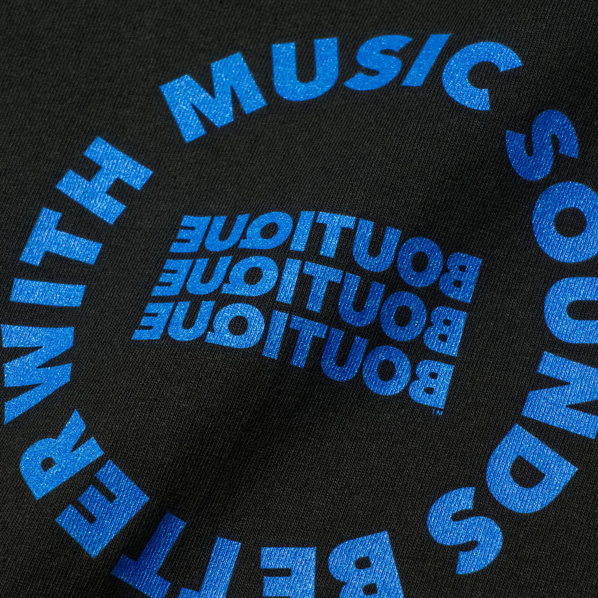 MUSIC SOUNDS BETTER WITH BOUTIQUE TEE BLACK（ミュージックサウンドベターウィズブティックTシャツホワイトブラック）｜ONLINE BOUTIQUE（オンラインブティック）