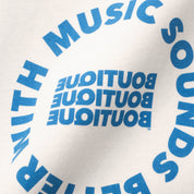 MUSIC SOUNDS BETTER WITH BOUTIQUE TEE WHITE（ミュージックサウンドベターウィズブティックTシャツホワイトホワイト）｜ONLINE BOUTIQUE（オンラインブティック）