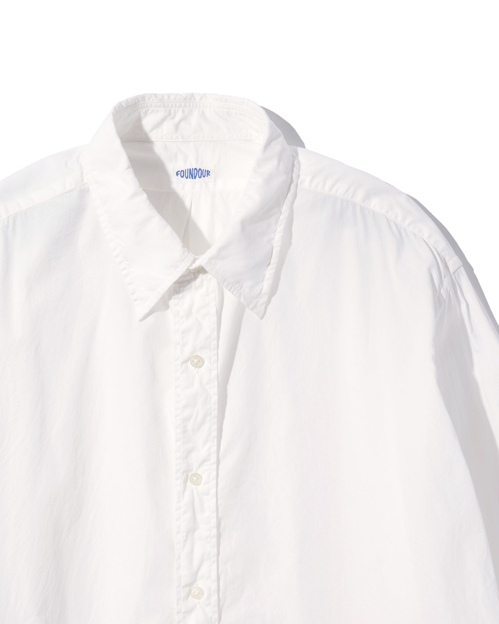 FOUNDOUR COTTON BROAD REGULAR COLLAR SHIRT WHITE（ファウンダコットンブロードレギュラーカラーシャツホワイト）｜ONLINE BOUTIQUE（オンラインブティック）