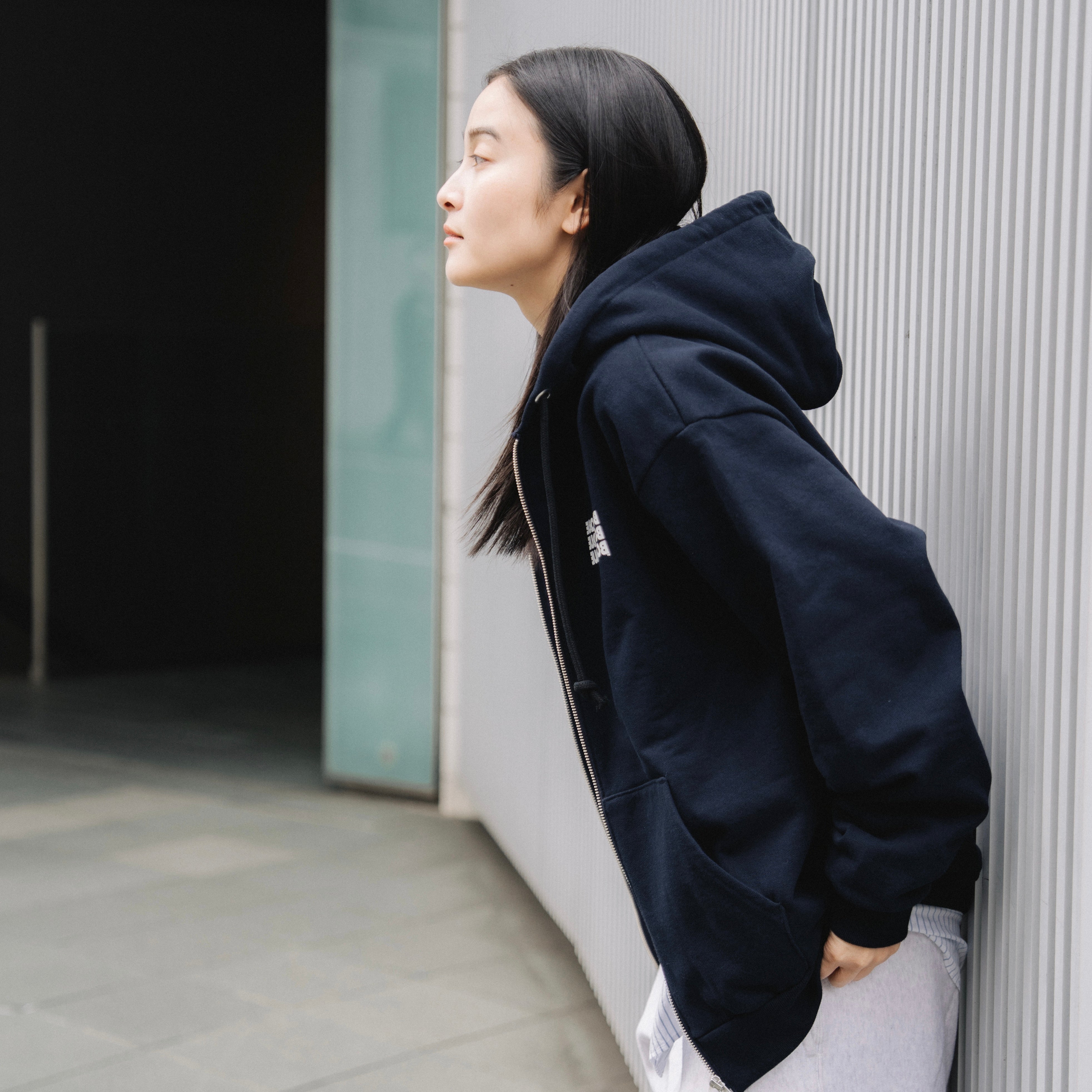 BOUTIQUE ZIP UP HOODIE NAVY（ブティックジップアップフーディー