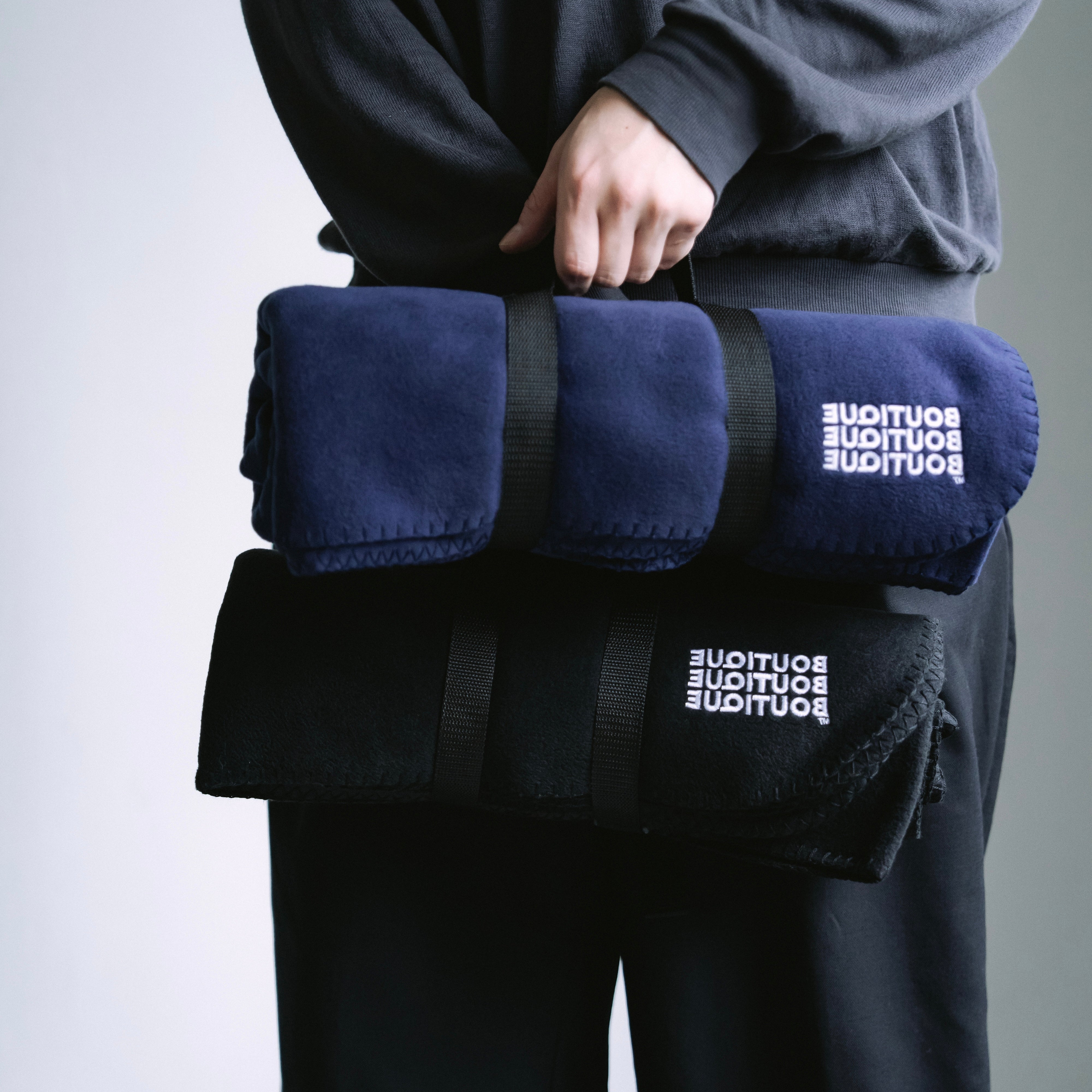 BOUTIQUE FLEECE BLANKET BLACK（ブティックフリースブランケットブラック）｜ONLINE BOUTIQUE（オンラインブティック）