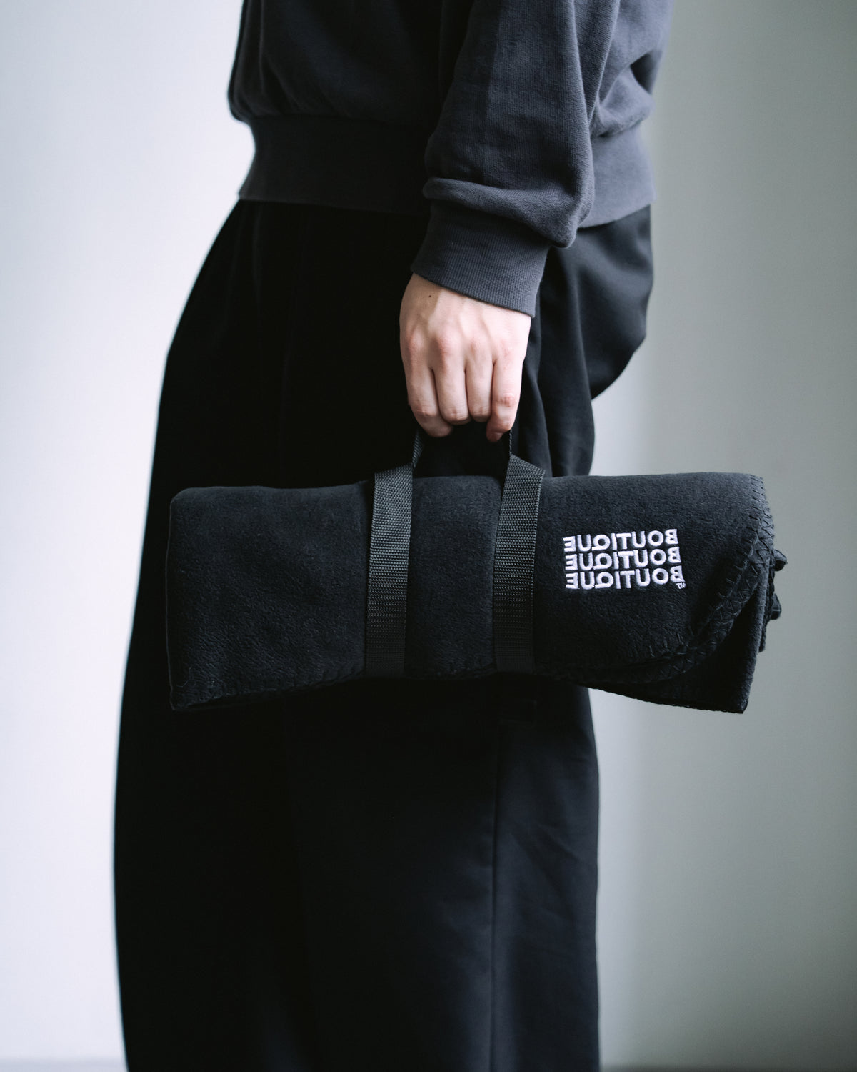 BOUTIQUE FLEECE BLANKET BLACK（ブティックフリースブランケットブラック）｜ONLINE BOUTIQUE（オンラインブティック）