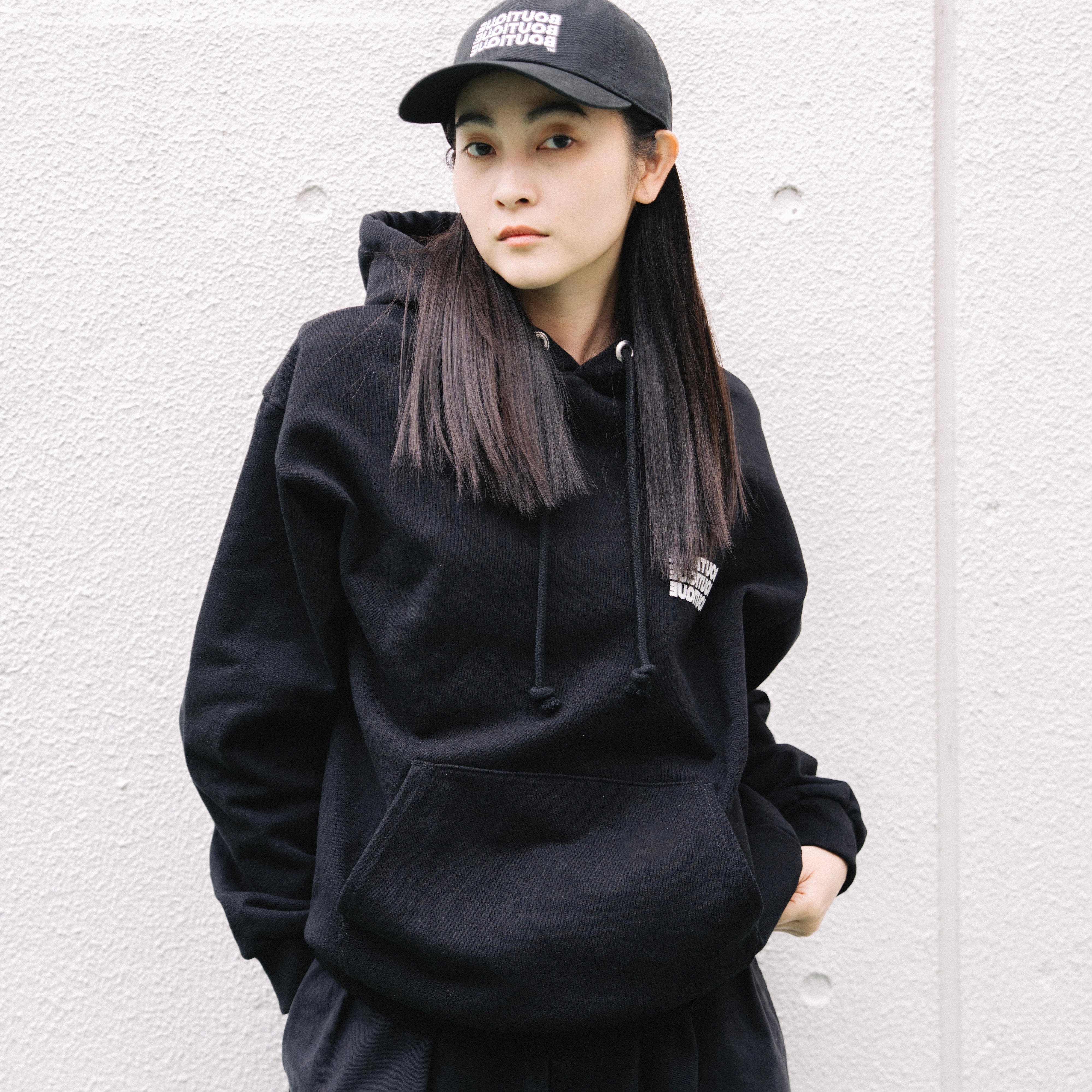BOUTIQUE PULLOVER HOODIE BLACK（ブティックプルオーバーフーディーブラック）｜ONLINE BOUTIQUE（オンラインブティック）