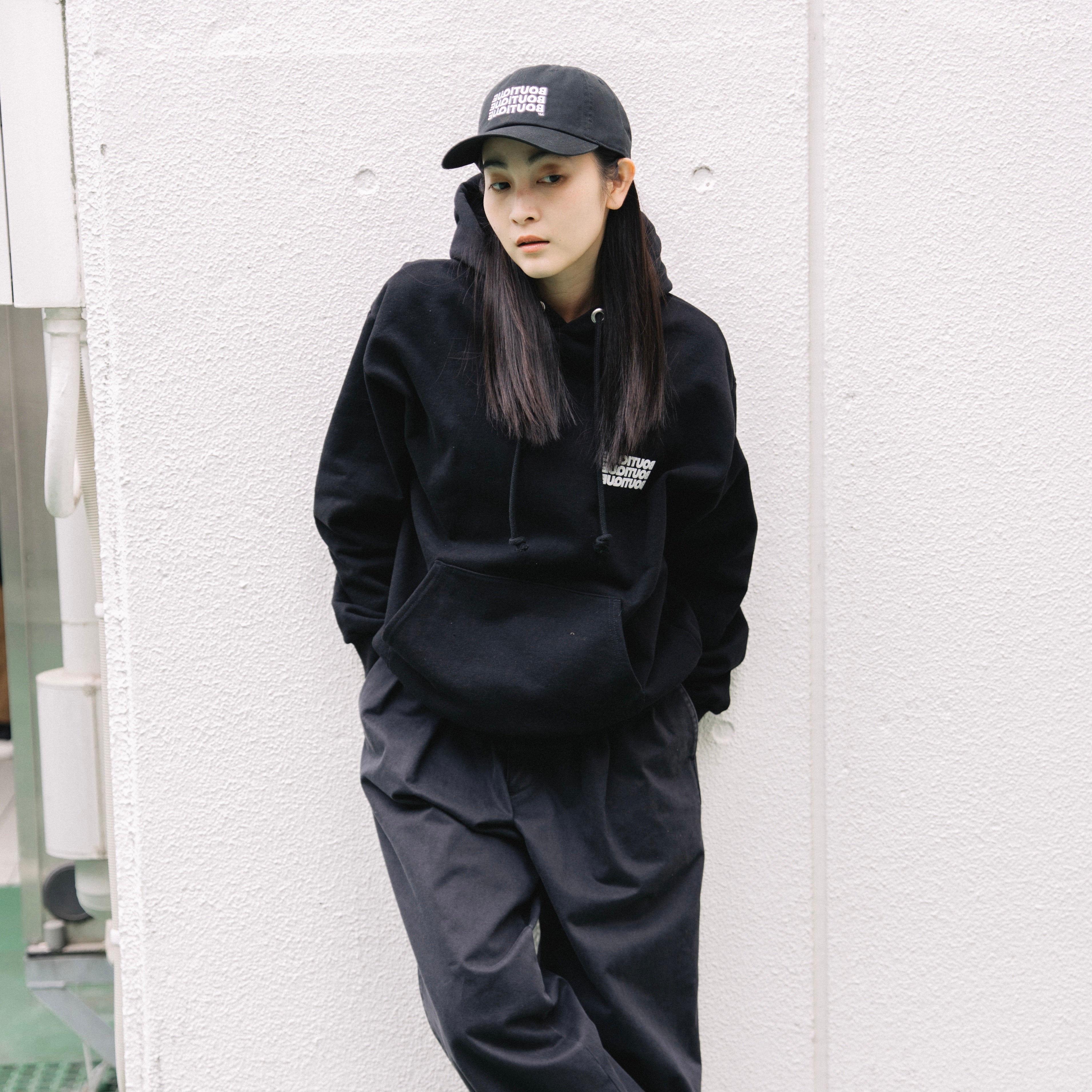 BOUTIQUE PULLOVER HOODIE BLACK（ブティックプルオーバーフーディーブラック）｜ONLINE BOUTIQUE（オンラインブティック）