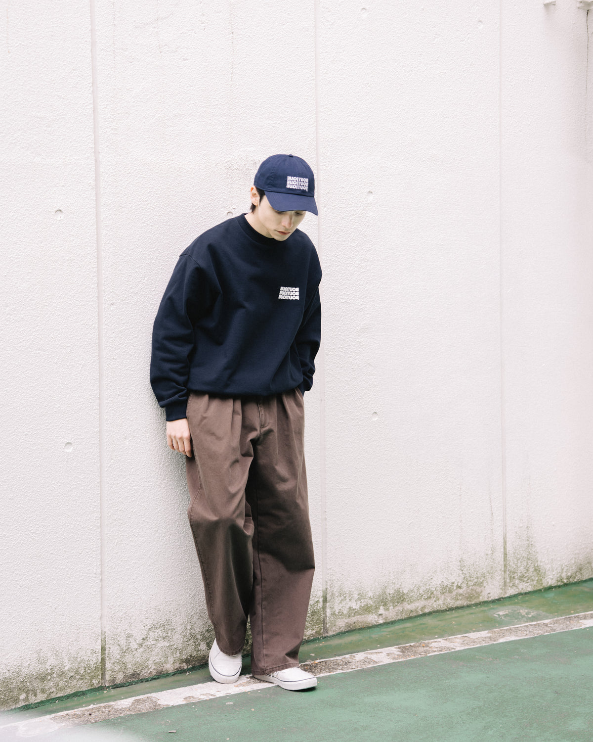 BOUTIQUE CREW NECK SWEAT NAVY（ブティッククルーネックスウェットネイビー）｜ONLINE BOUTIQUE（オンラインブティック）