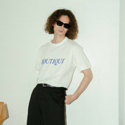 BOUTIQUE CLASSIC LOGO TEE WHITE（ブティッククラシックロゴTシャツホワイト）｜ONLINE BOUTIQUE（オンラインブティック）
