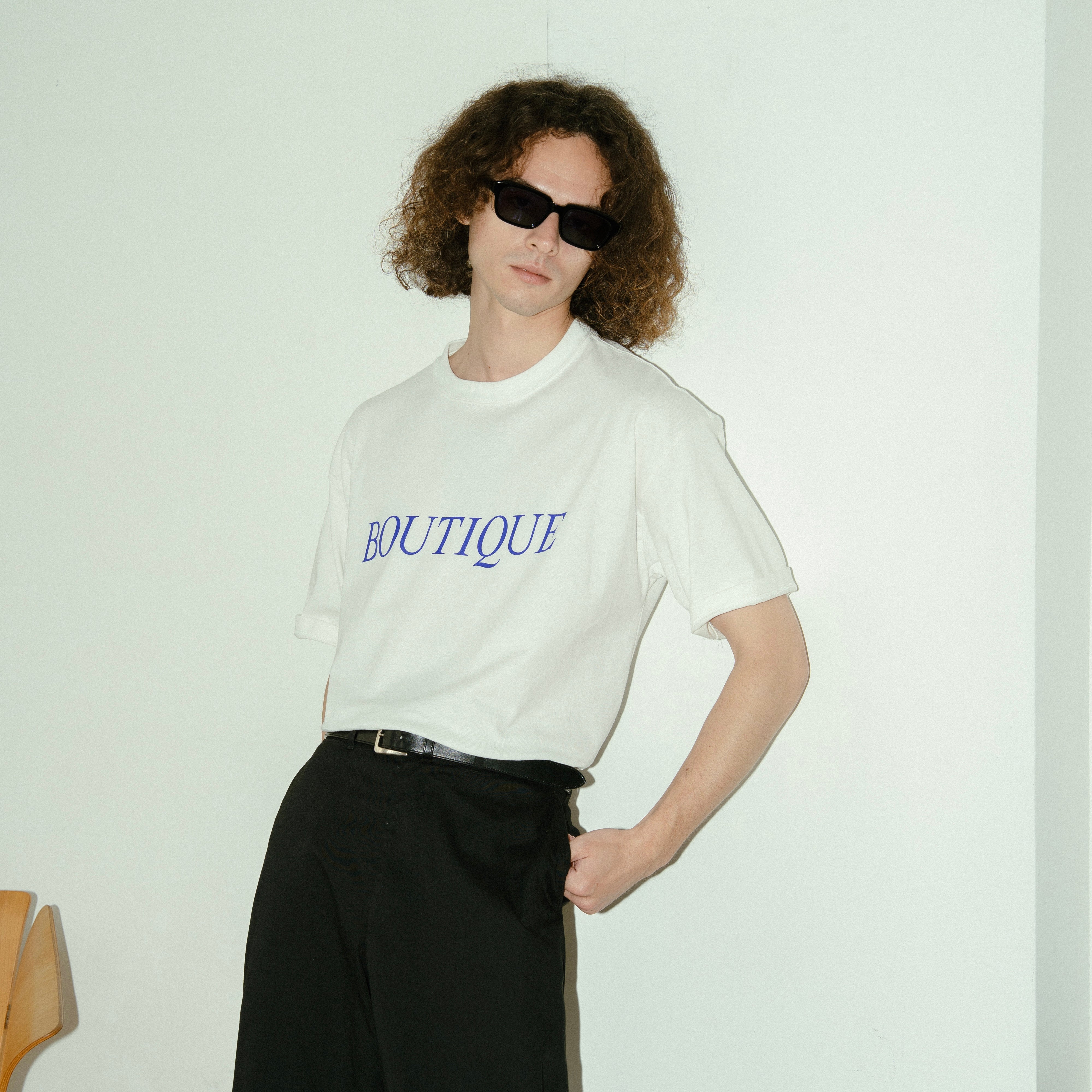 BOUTIQUE CLASSIC LOGO TEE WHITE（ブティッククラシックロゴTシャツホワイト）｜ONLINE BOUTIQUE（オンラインブティック）