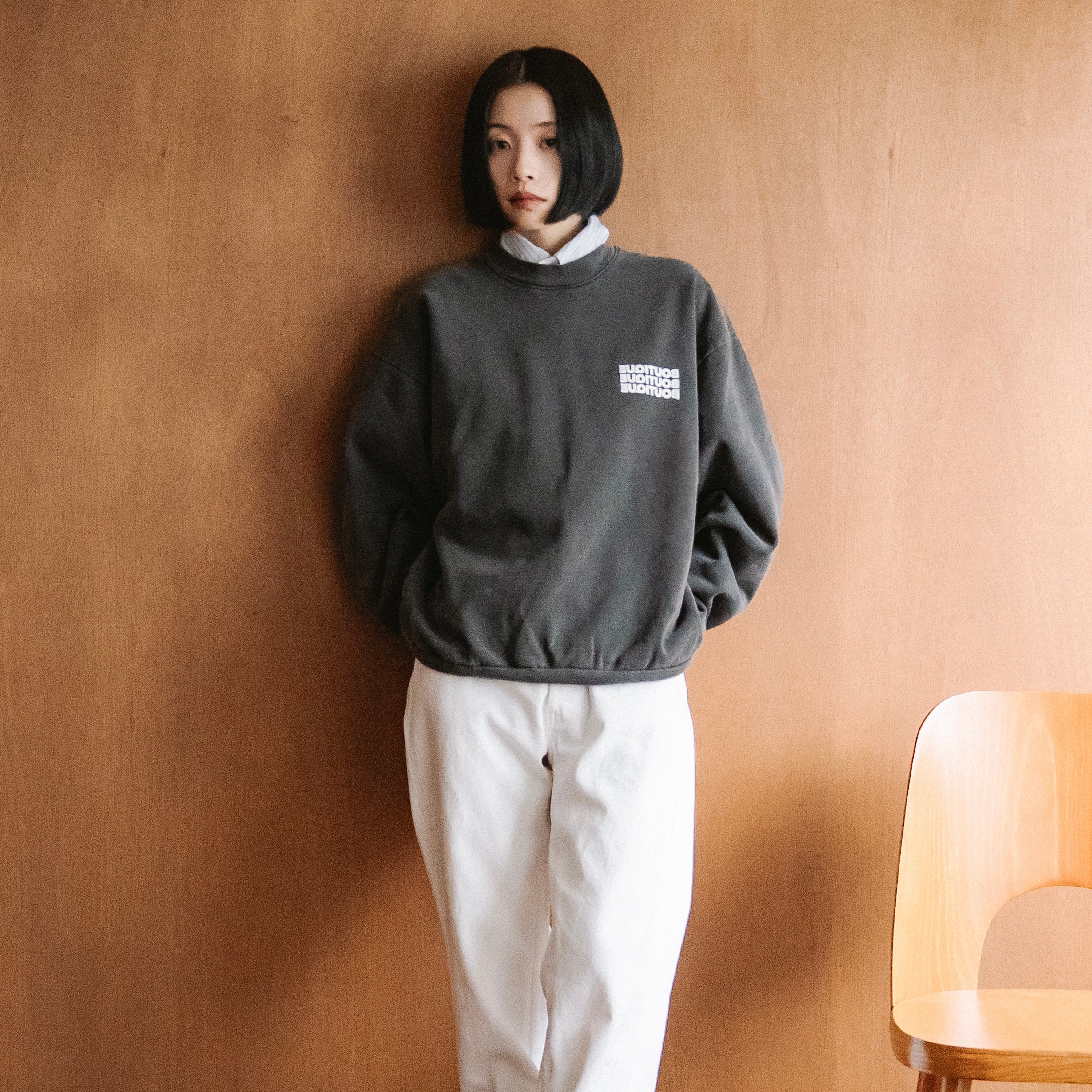 BOUTIQUE CREW NECK SWEAT GARMENT DYE CHARCOAL（ブティッククルーネックスウェットガーメントダイチャコール｜ONLINE BOUTIQUE（オンラインブティック）