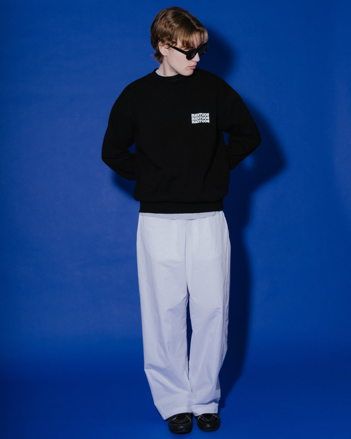 BOUTIQUE CREW NECK SWEAT BLACK（ブティッククルーネックスウェットブラック）｜ONLINE BOUTIQUE（オンラインブティック）