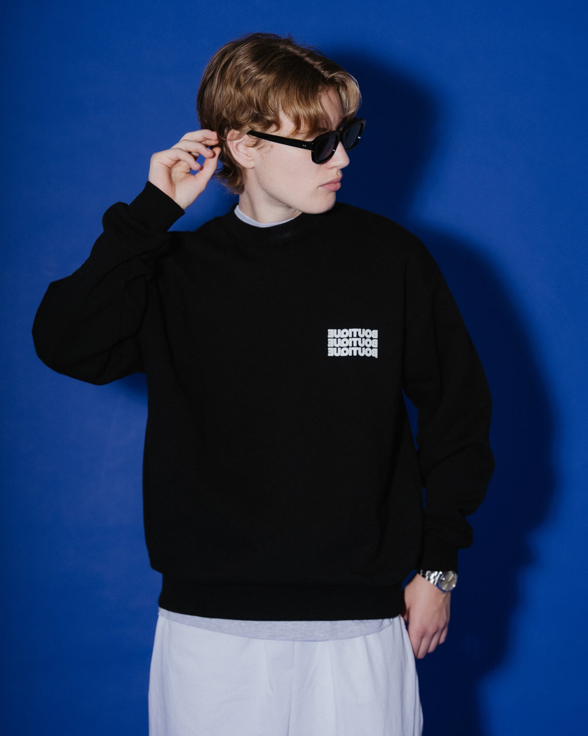 BOUTIQUE CREW NECK SWEAT BLACK（ブティッククルーネックスウェットブラック）｜ONLINE BOUTIQUE（オンラインブティック）
