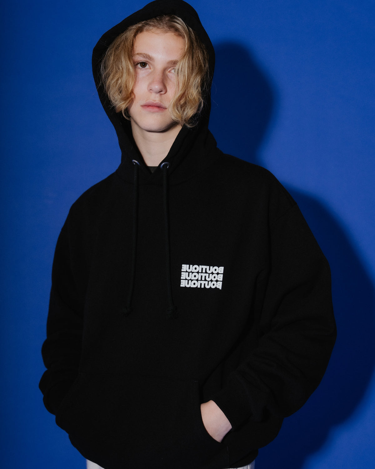 BOUTIQUE PULLOVER HOODIE BLACK（ブティックプルオーバーフーディーブラック）｜ONLINE BOUTIQUE（オンラインブティック）