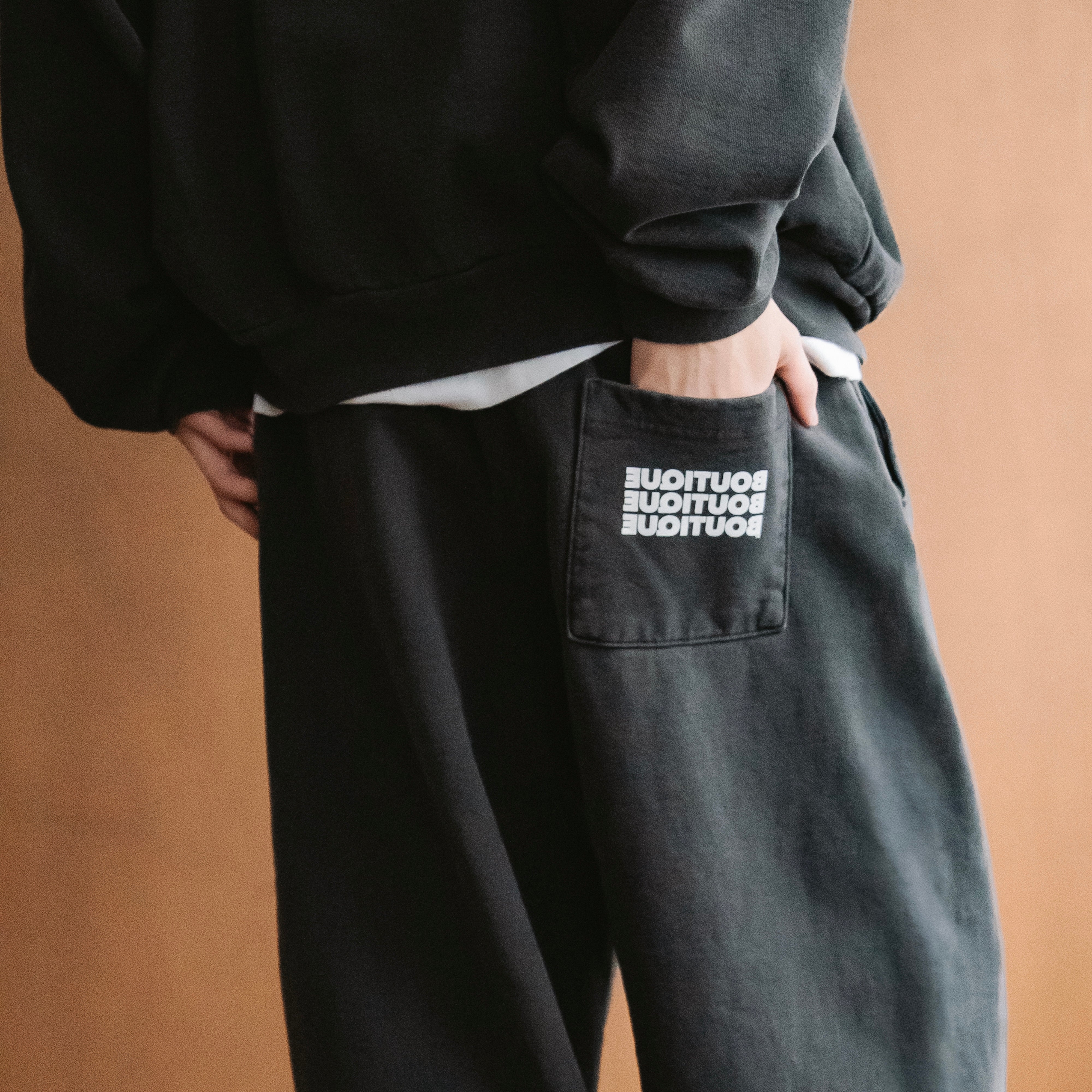 BOUTIQUE SWEAT PANTS GARMENT DYE CHARCOAL（ブティックスウェットパンツガーメントダイチャコール）｜ONLINE BOUTIQUE（オンラインブティック）