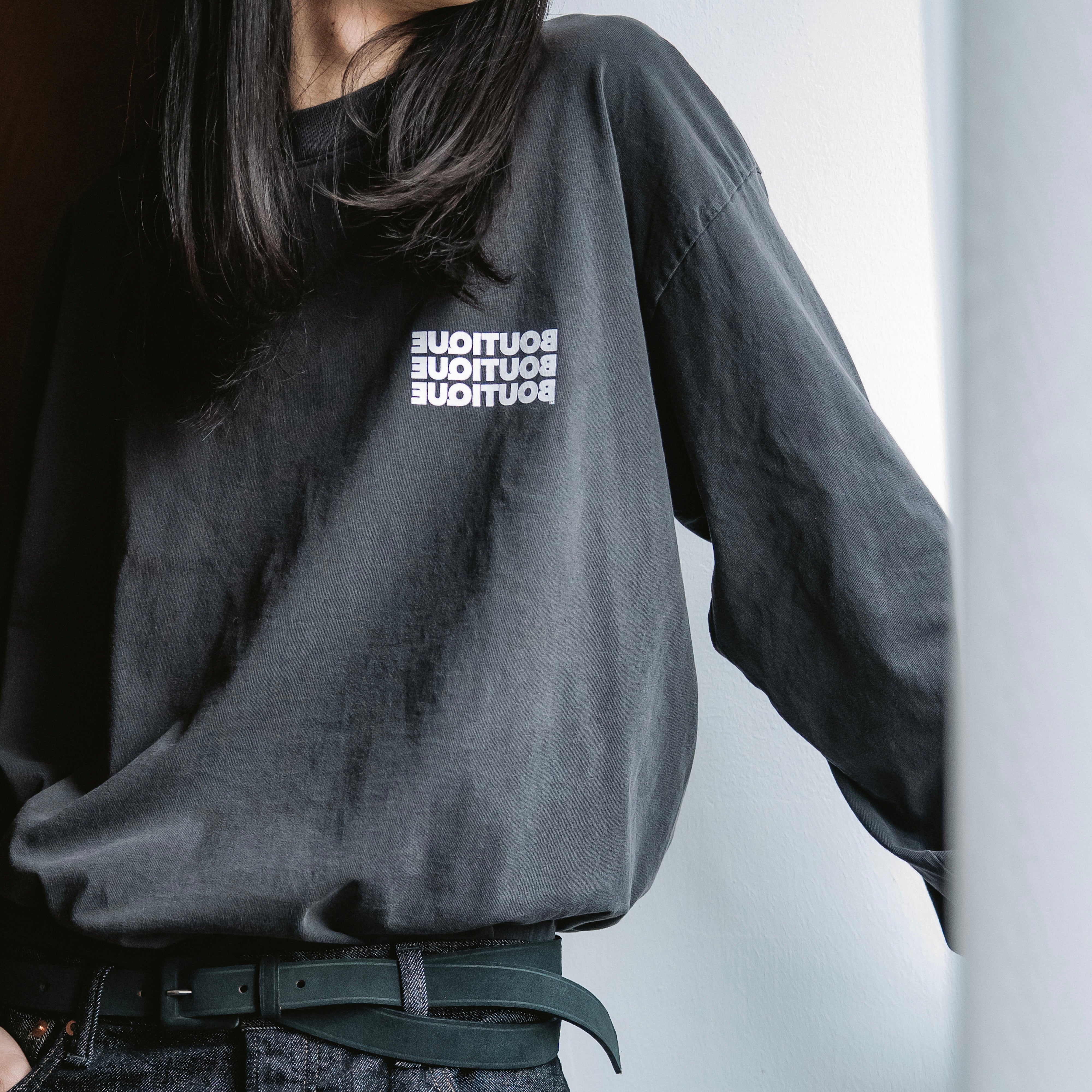 BOUTIQUE L/S TEE GARMENT DYE CHARCOAL（ブティックロングスリーブTシャツガーメントダイチャコール）｜ONLINE BOUTIQUE（オンラインブティック）