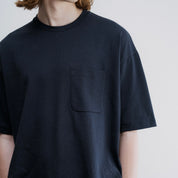 FOUNDOUR COTTON SHORT SLEEVE POCKET TEE NAVY NAVY（ファウンダコットンショートスリーブポケットTシャツネイビー）｜ONLINE BOUTIQUE（オンラインブティック）