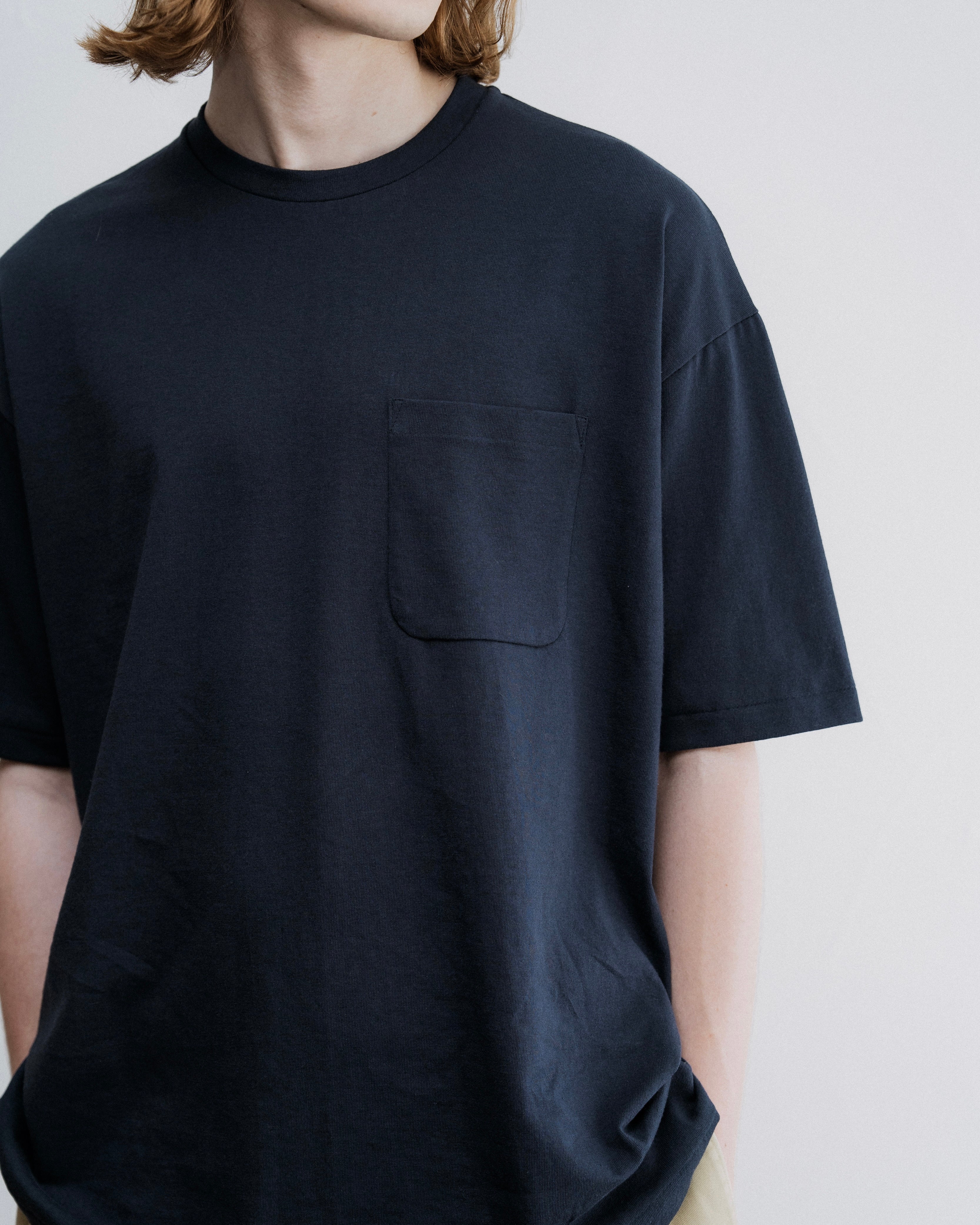 FOUNDOUR COTTON SHORT SLEEVE POCKET TEE NAVY NAVY（ファウンダコットンショートスリーブポケットTシャツネイビー）｜ONLINE BOUTIQUE（オンラインブティック）
