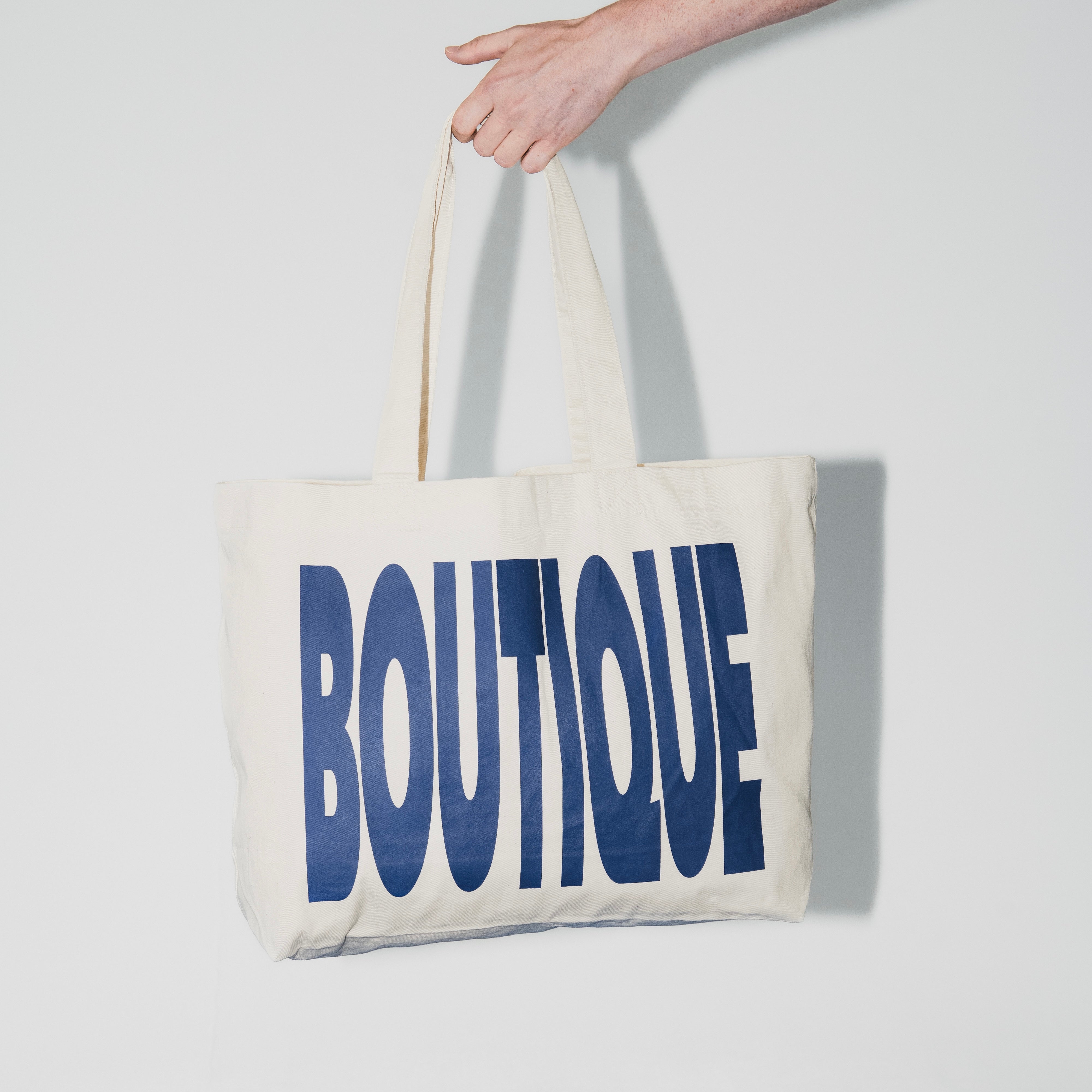 BOUTIQUE LOUD LOGO TOTE BAG（ブティックラウドロゴトートバッグ）｜ONLINE BOUTIQUE（オンラインブティック）