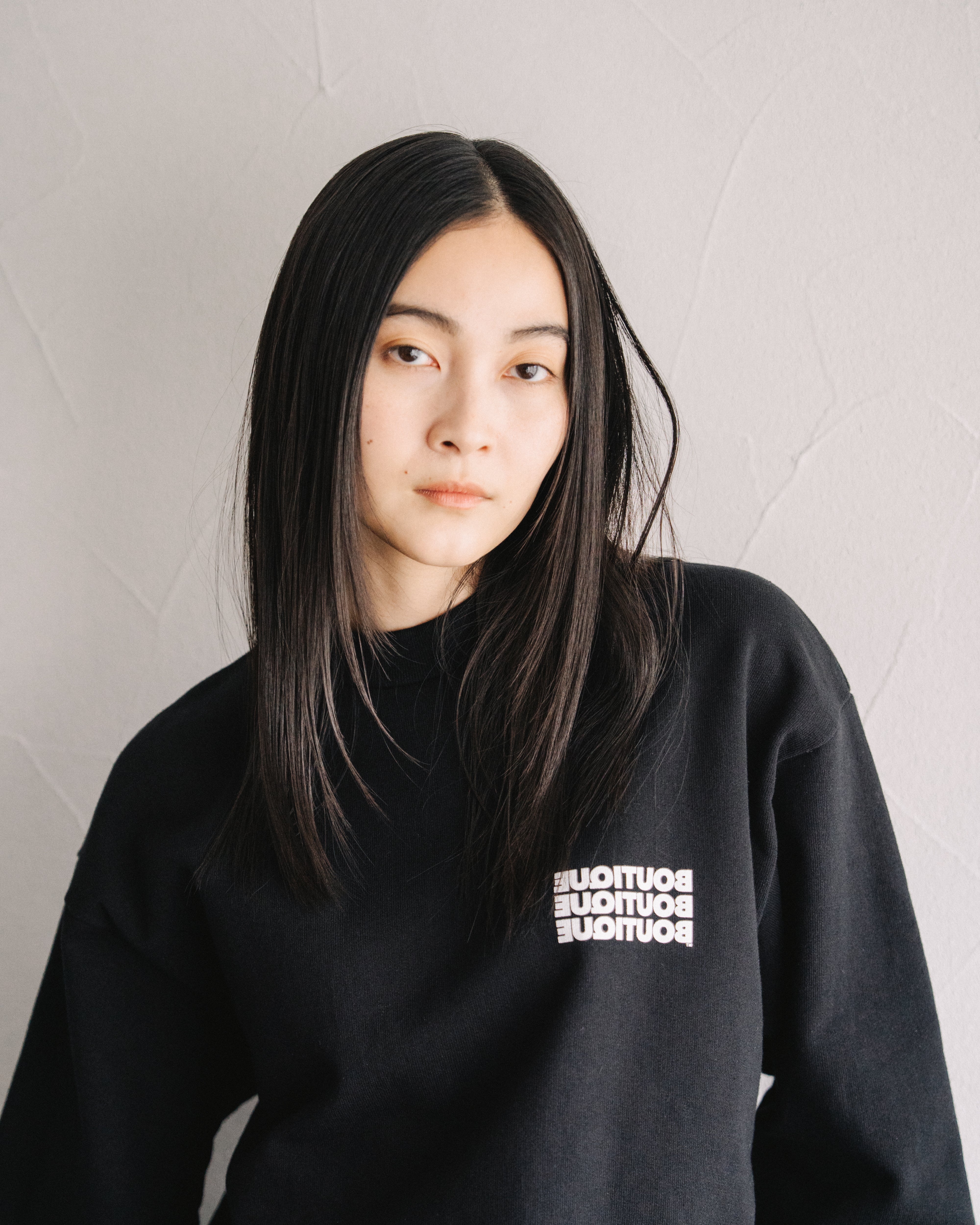 BOUTIQUE CREW NECK SWEAT BLACK（ブティッククルーネックスウェットブラック）｜ONLINE BOUTIQUE（オンラインブティック）
