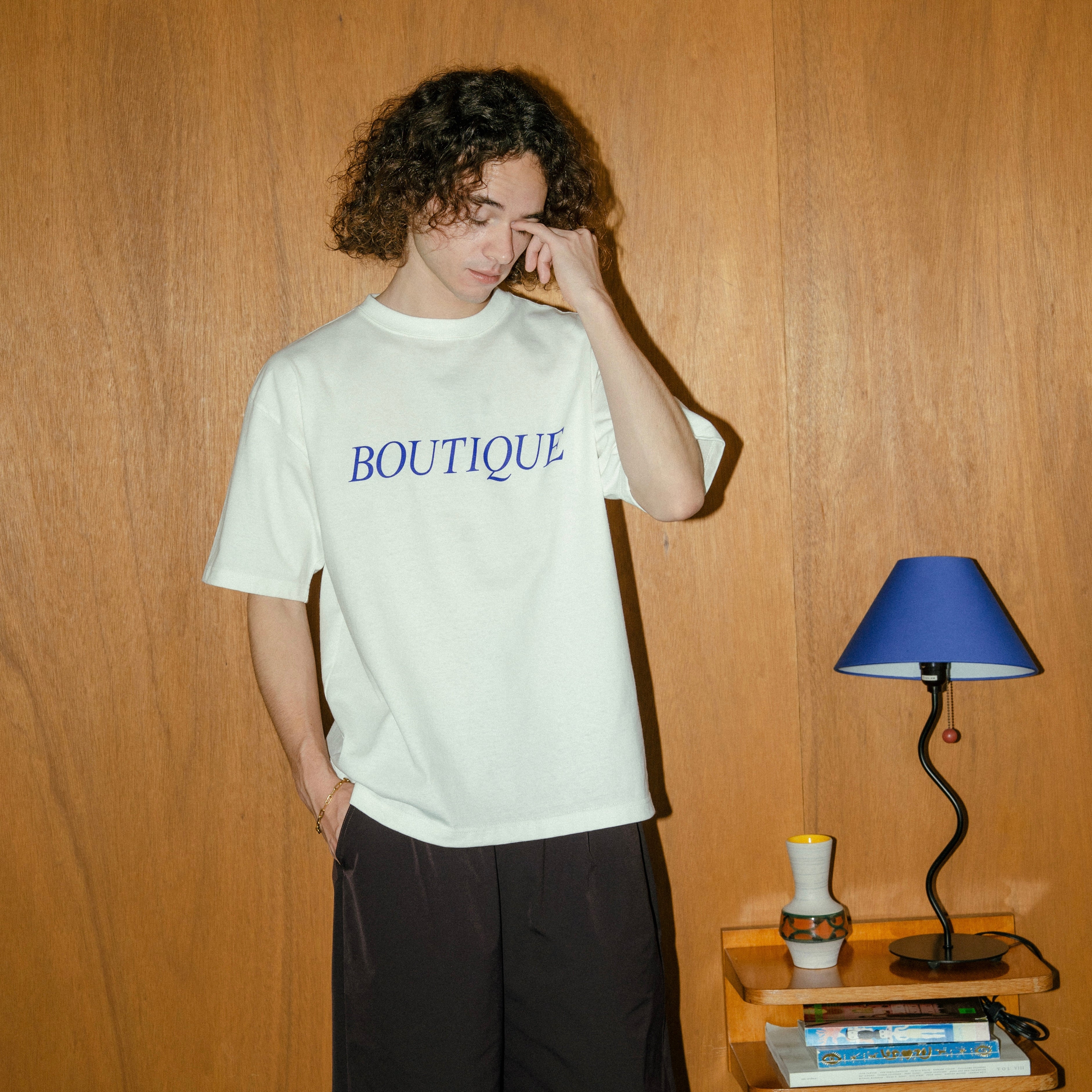 BOUTIQUE CLASSIC LOGO TEE WHITE（ブティッククラシックロゴTシャツホワイト）｜ONLINE BOUTIQUE（オンラインブティック）