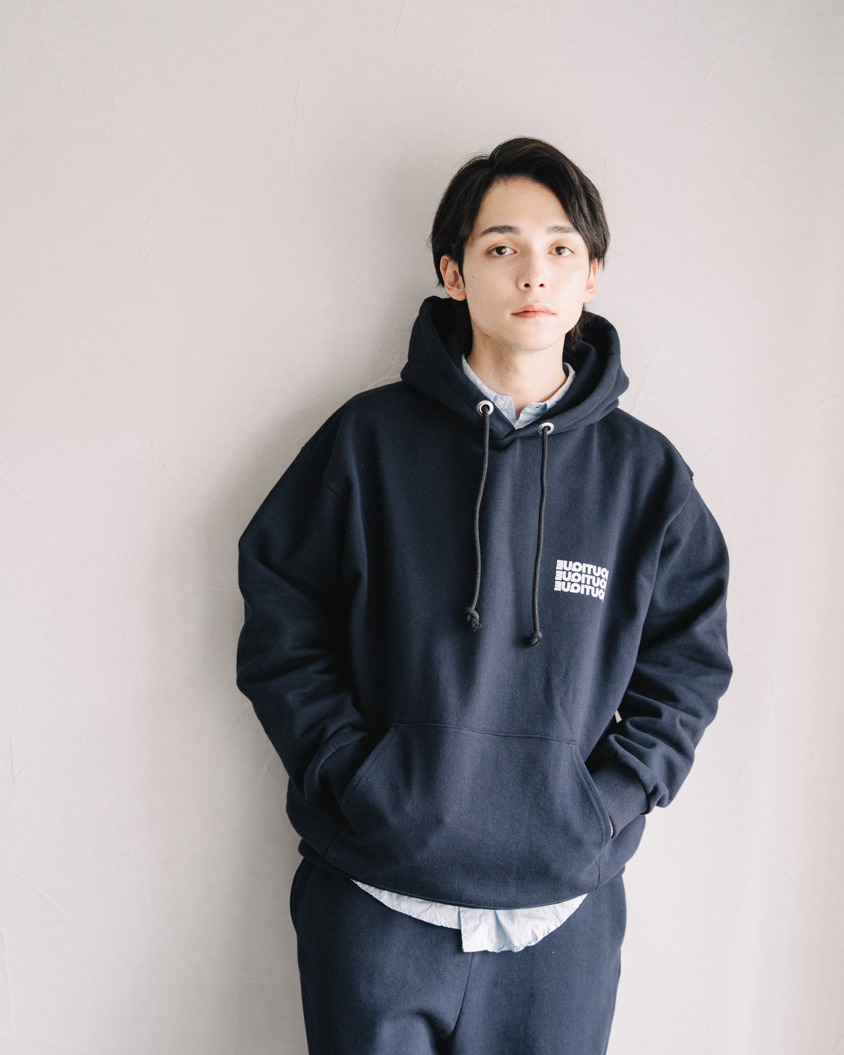 BOUTIQUE PULLOVER HOODIE NAVY（ブティックプルオーバーフーディーネイビー）｜ONLINE BOUTIQUE（オンラインブティック）