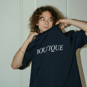 BOUTIQUE CLASSIC LOGO TEE BLACK（ブティッククラシックロゴTシャツブラック）｜ONLINE BOUTIQUE（オンラインブティック）