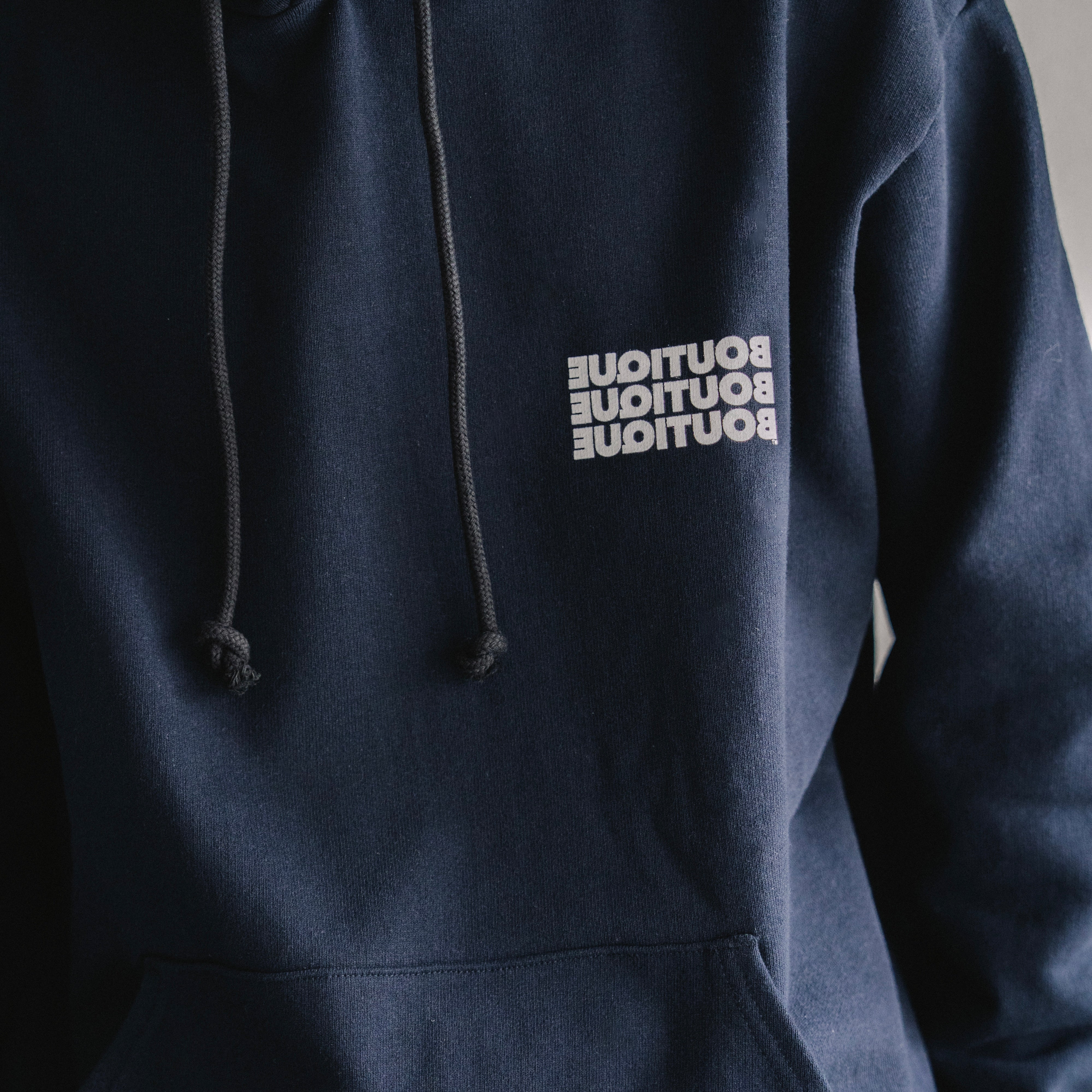 BOUTIQUE PULLOVER HOODIE NAVY（ブティックプルオーバーフーディーネイビー）｜ONLINE BOUTIQUE（オンラインブティック）
