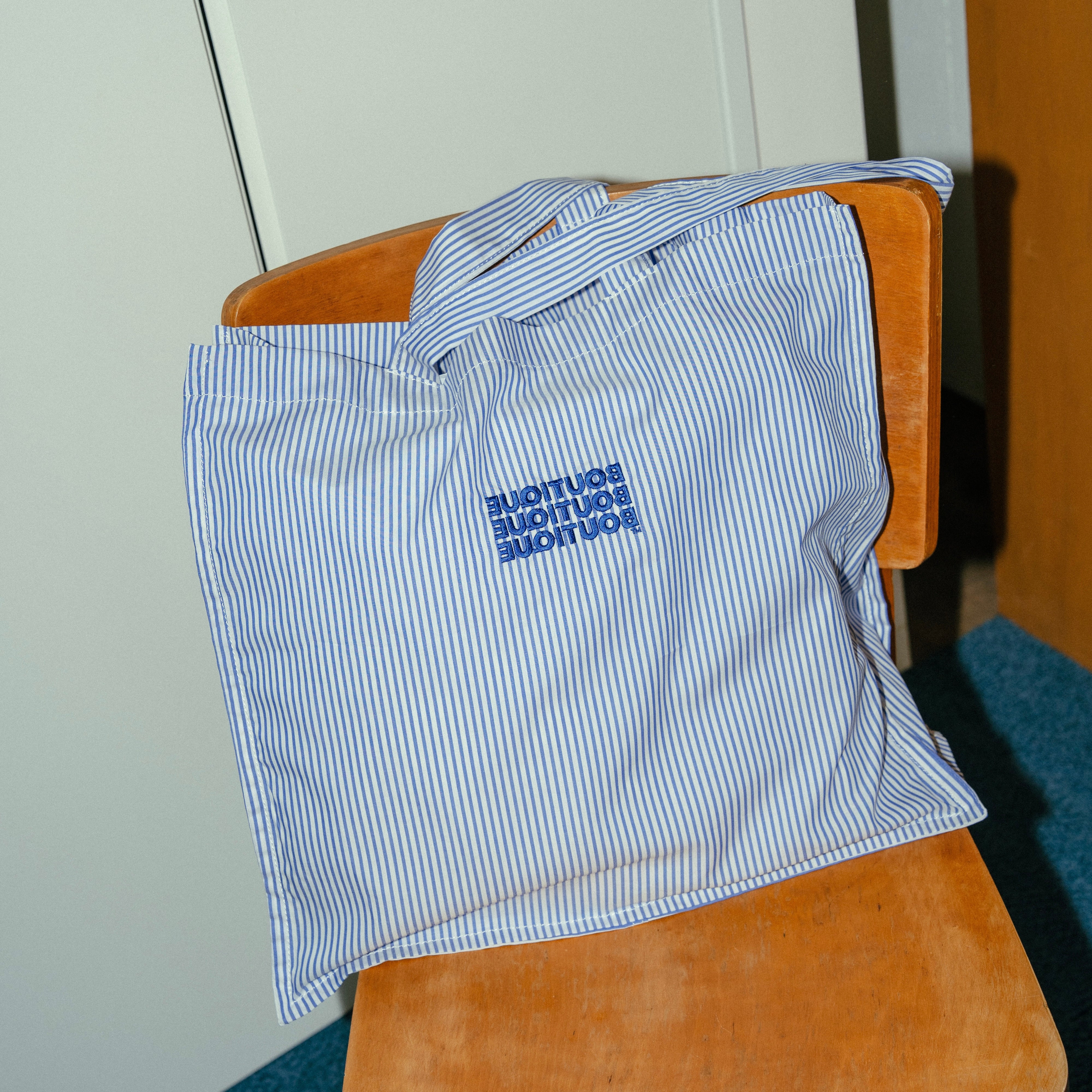 BOUTIQUE FABRIC TOTE BAG BLUE STRIPE（ブティックファブリックトートバッグブルーストライプ）｜ONLINE BOUTIQUE（オンラインブティック）